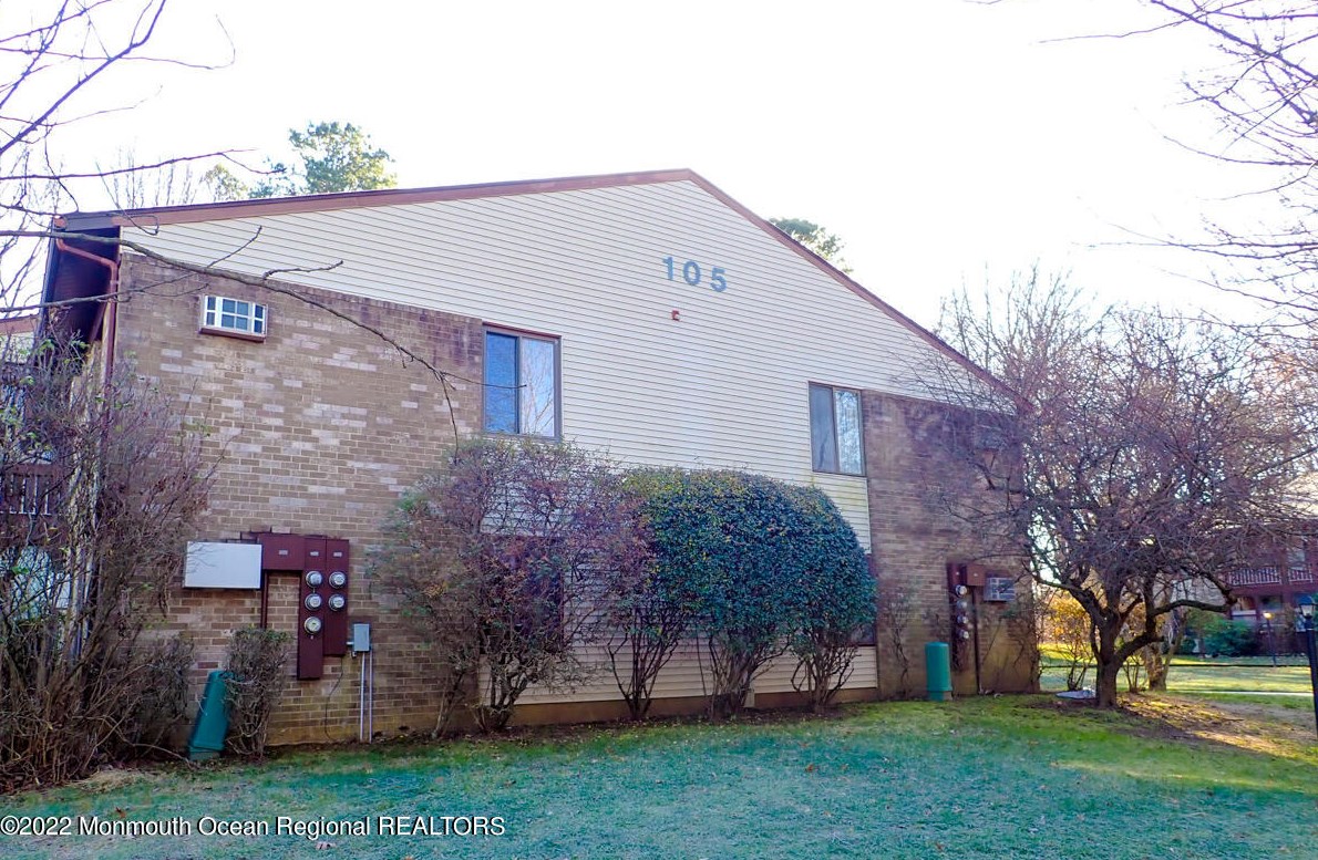 105 Amberly Dr, Millstone Township, NJ 07726-2359