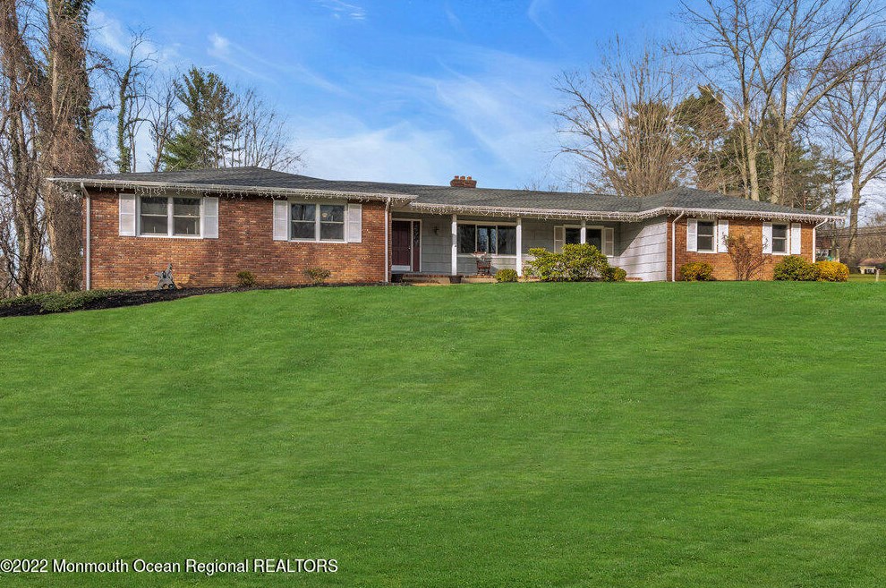 2 Navaho Way, Middletown, NJ 07748