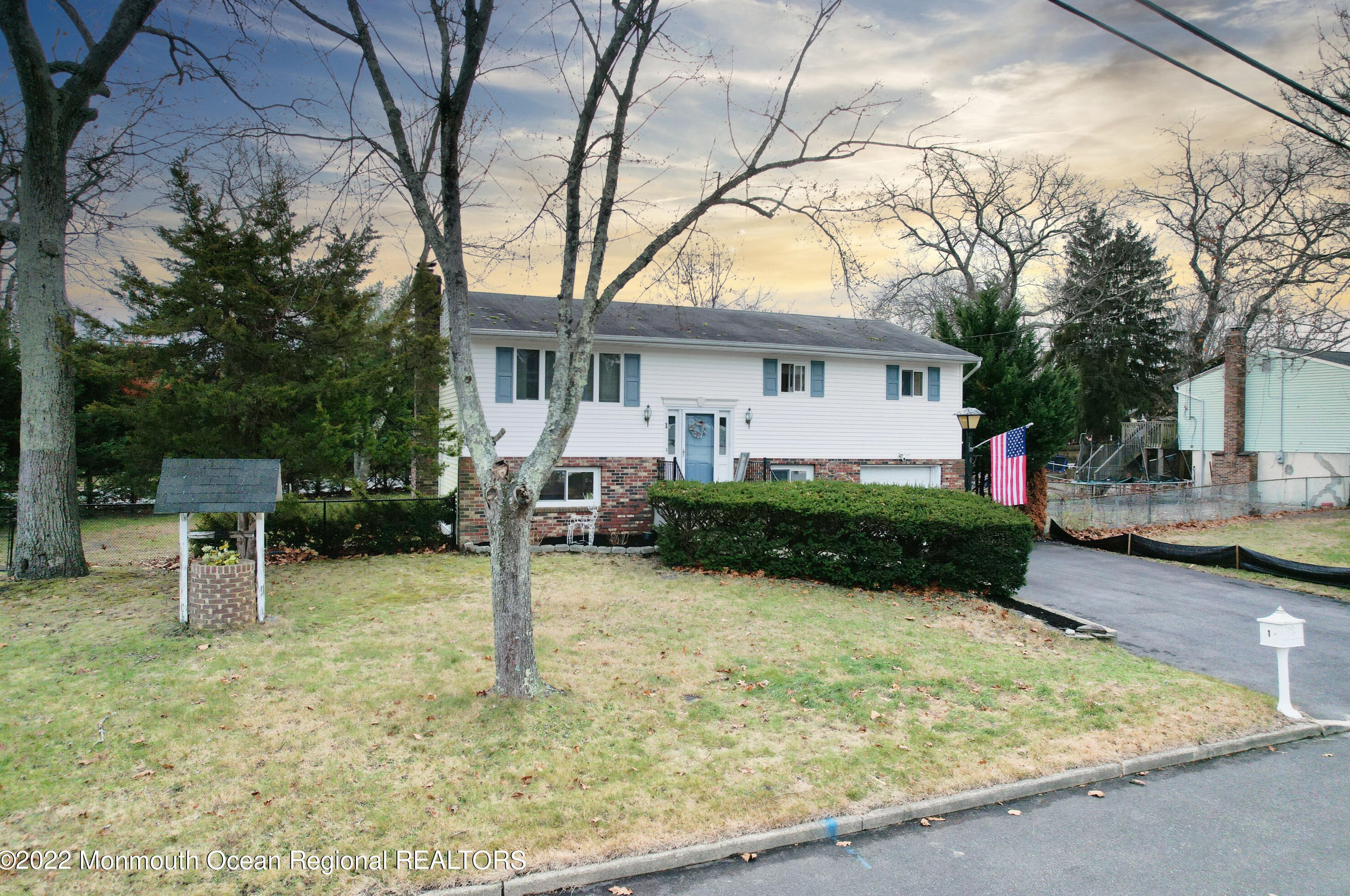 1 Berkshire Ct, Jackson Twp, NJ 08527