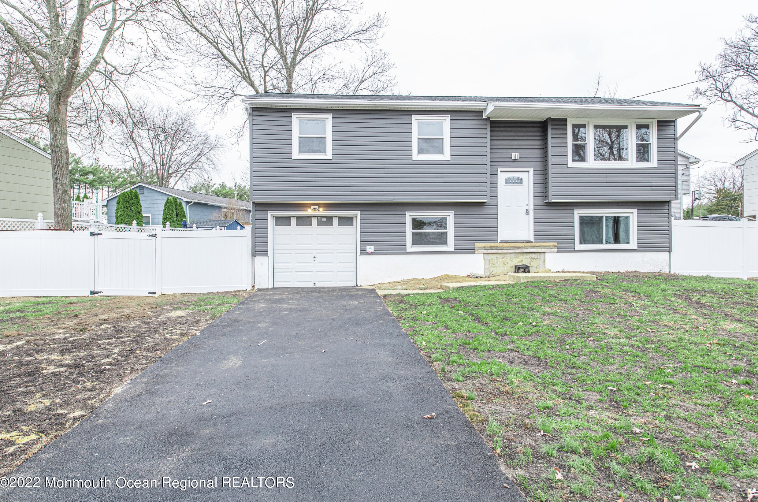 606 Dale Dr, Toms River, NJ 08753-5524