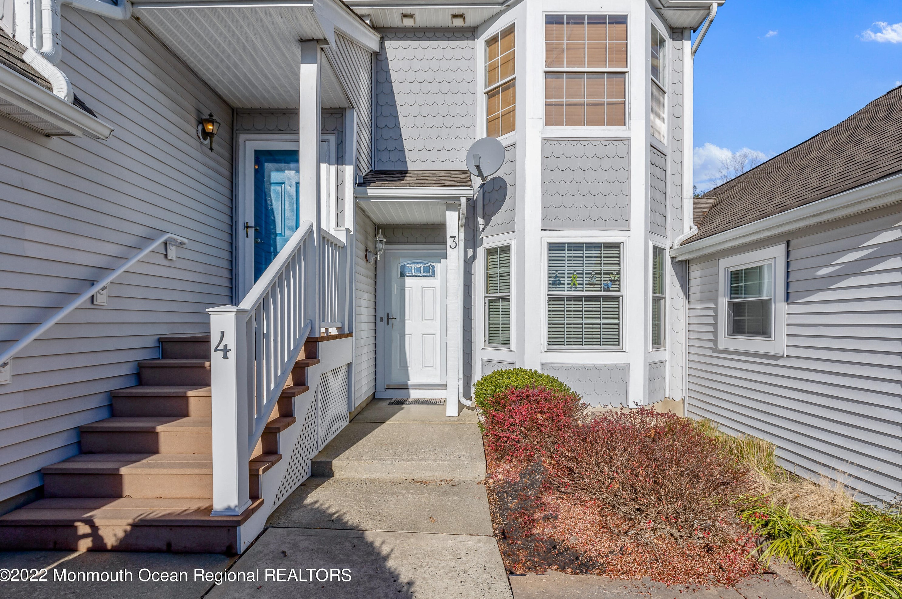 3 Evergreen Ct, East Freehold, NJ 07728