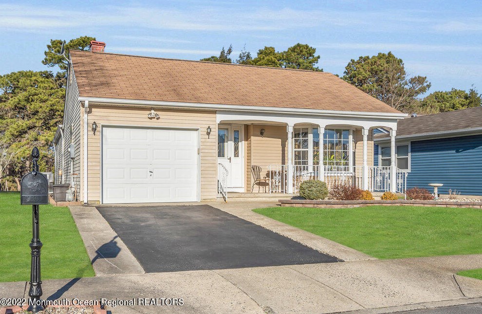132 Paradise Blvd, Toms River, NJ 08757-6442