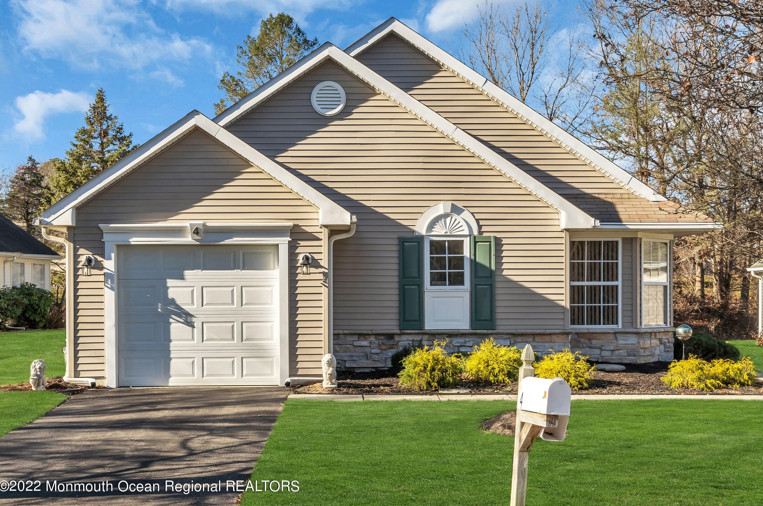 4 Wellington Ln, Lakewood, NJ 08701