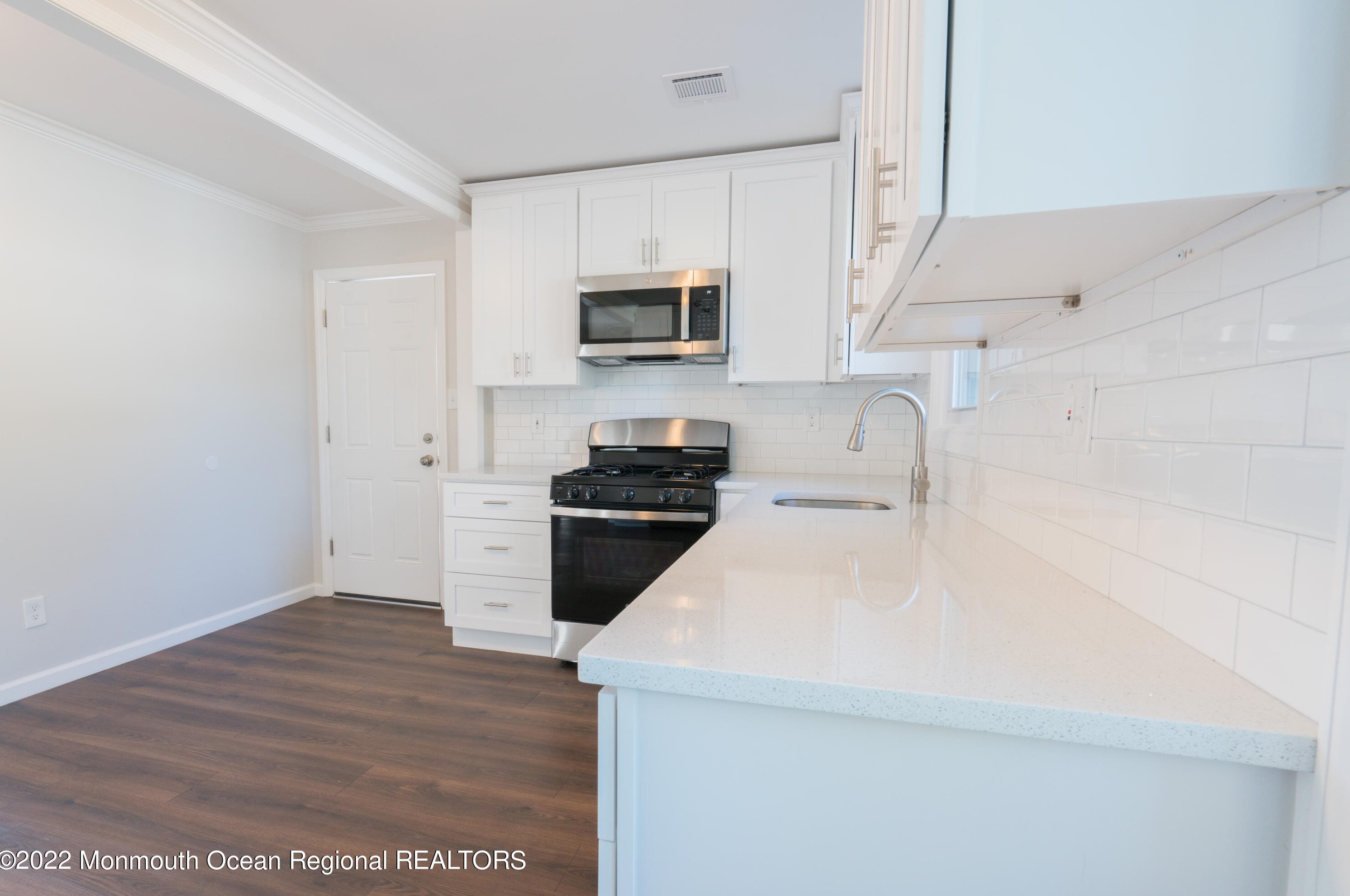 509 Main St, Millstone NJ  08876-3113 exterior