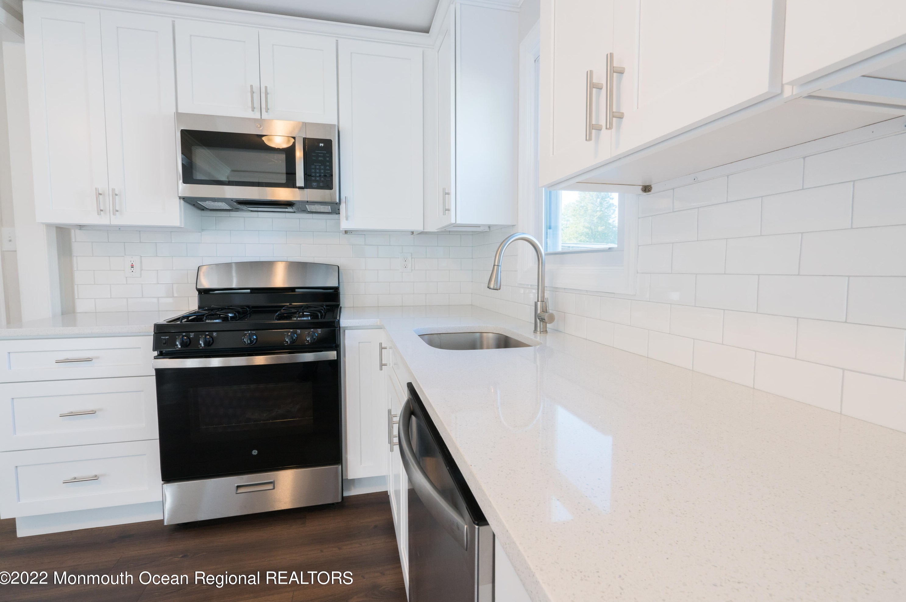 509 Main St, Millstone NJ  08876-3113 exterior