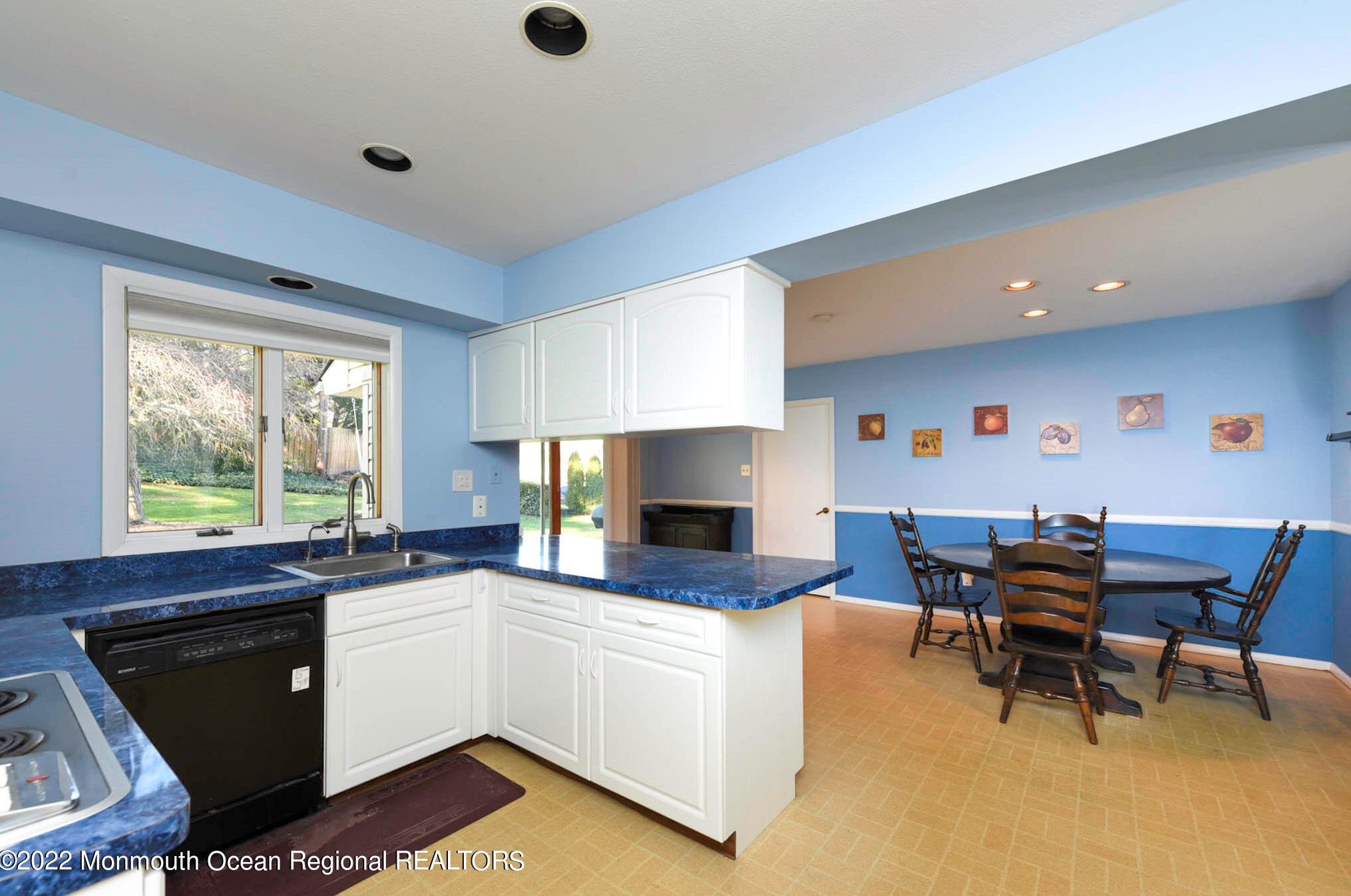8 Appletree Dr, Matawan, NJ 07747-3719