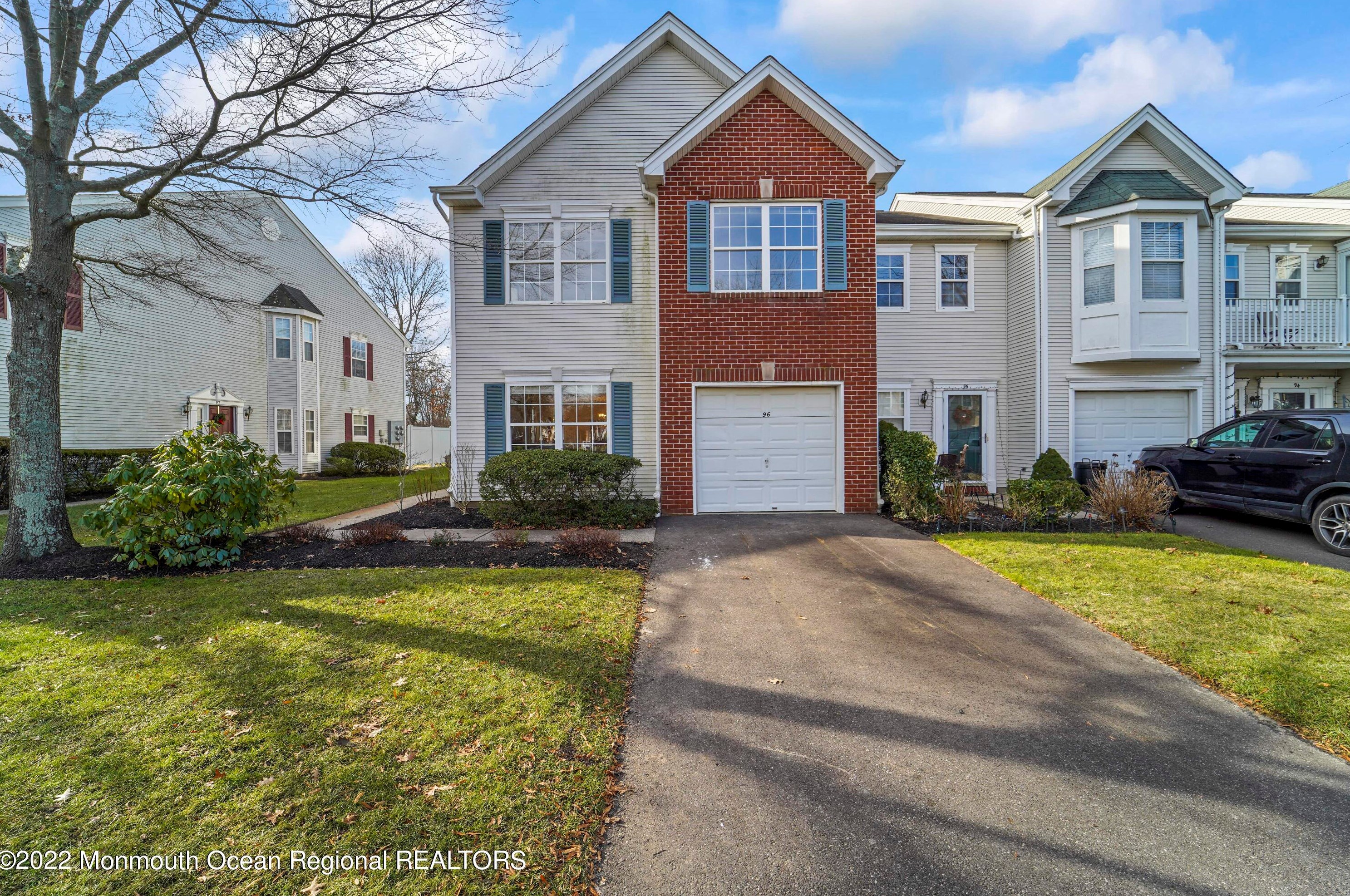 96 Wood Duck Ct, East Freehold, NJ 07728