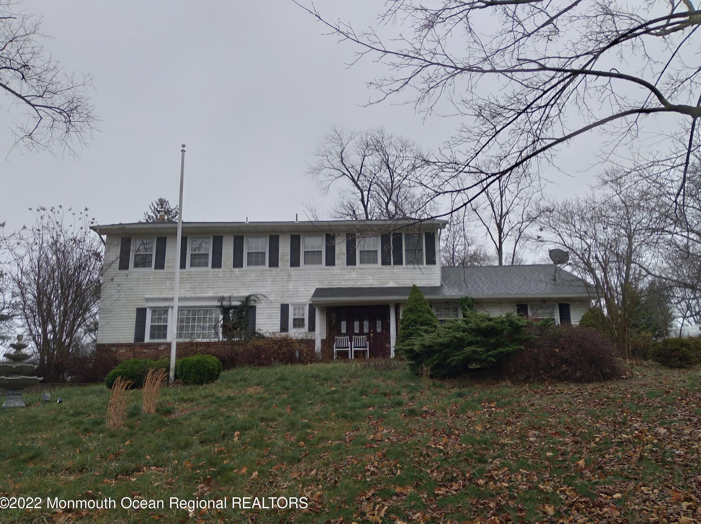 49 Rolling Knolls Dr, Middletown, NJ 07748