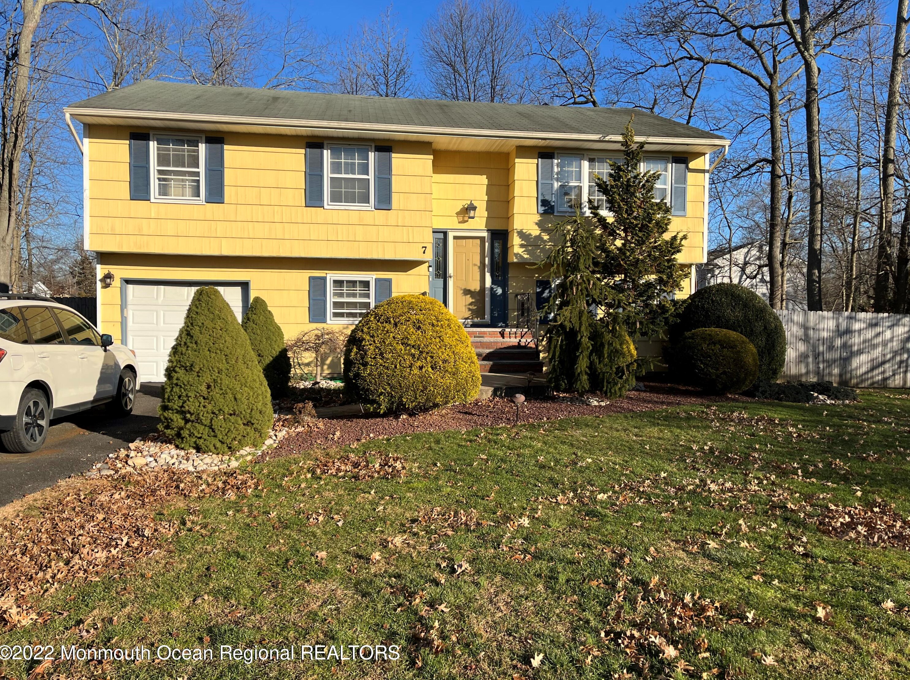 7 Portsmouth Rd, Millstone Township, NJ 07726-3528