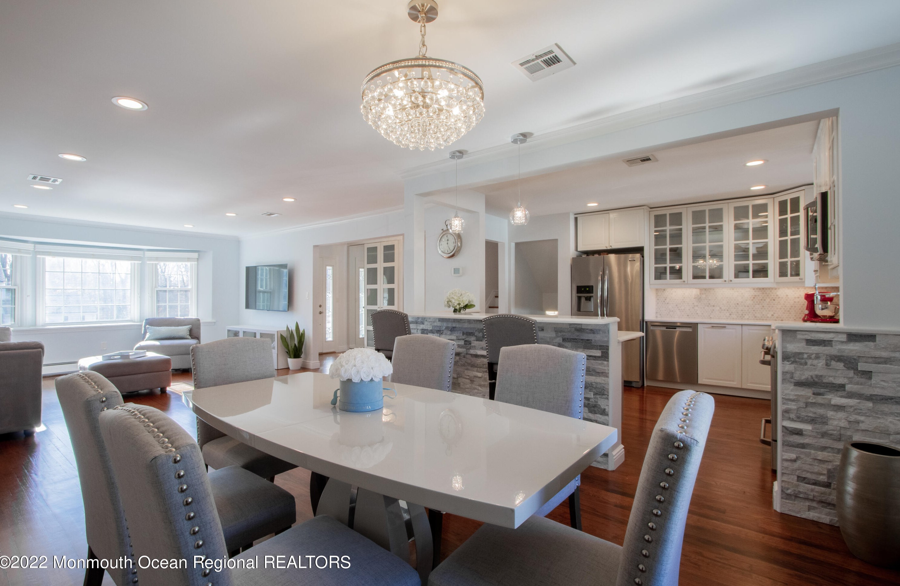 5 Roanoke Rd, Matawan NJ 07747-3517 exterior