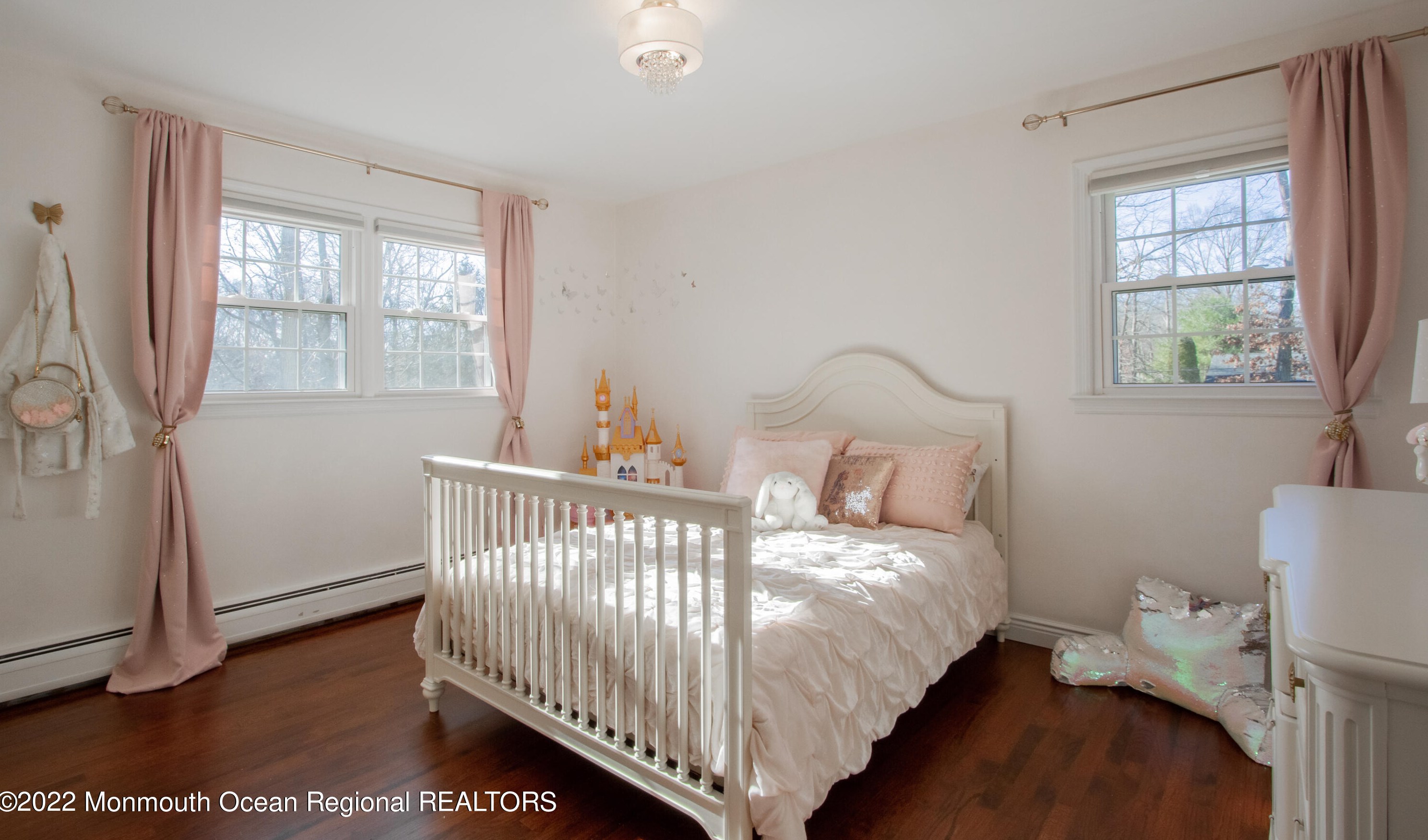 5 Roanoke Rd, Matawan NJ 07747-3517 exterior