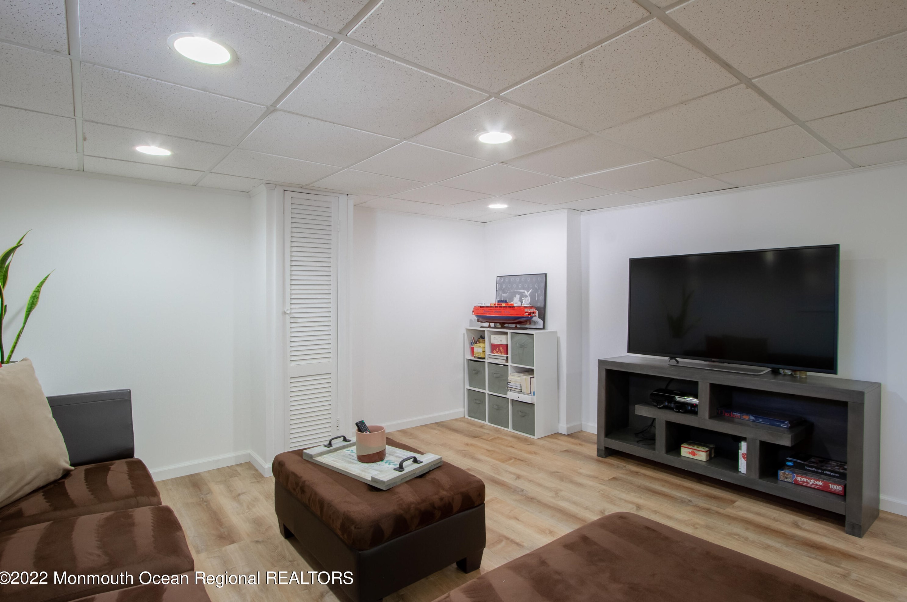 5 Roanoke Rd, Matawan NJ 07747-3517 exterior