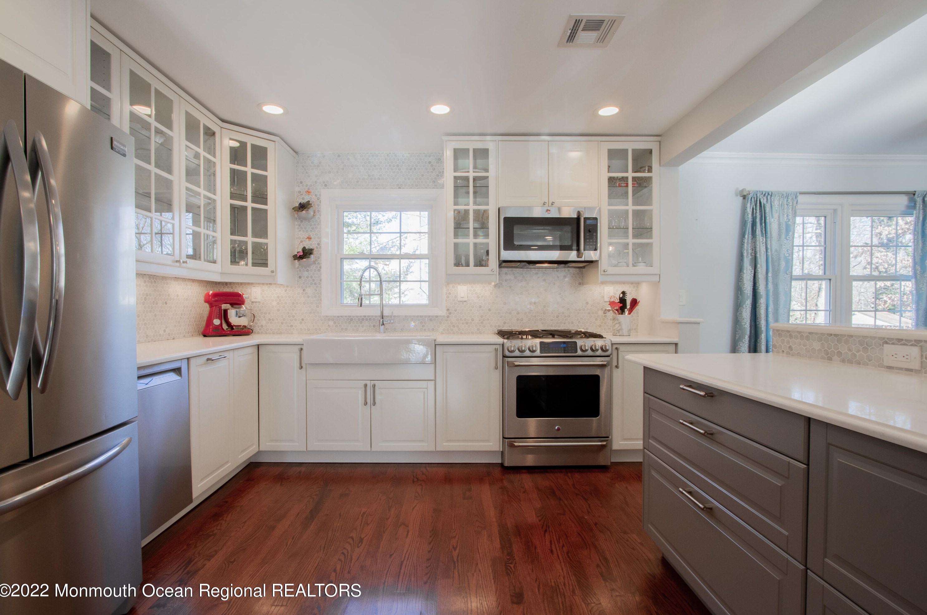 5 Roanoke Rd, Matawan NJ 07747-3517 exterior