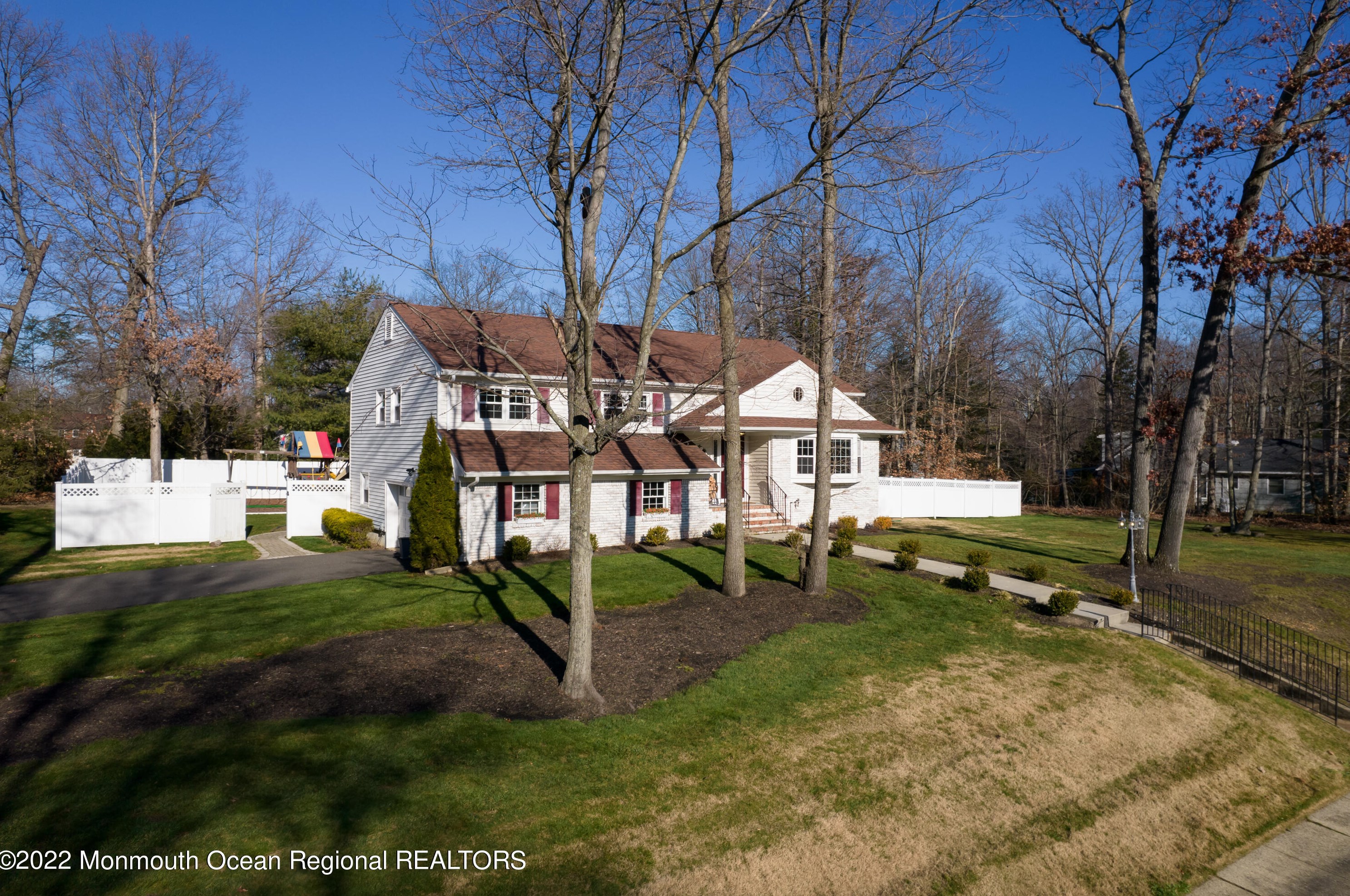 5 Roanoke Rd, Matawan, NJ 07747-3516