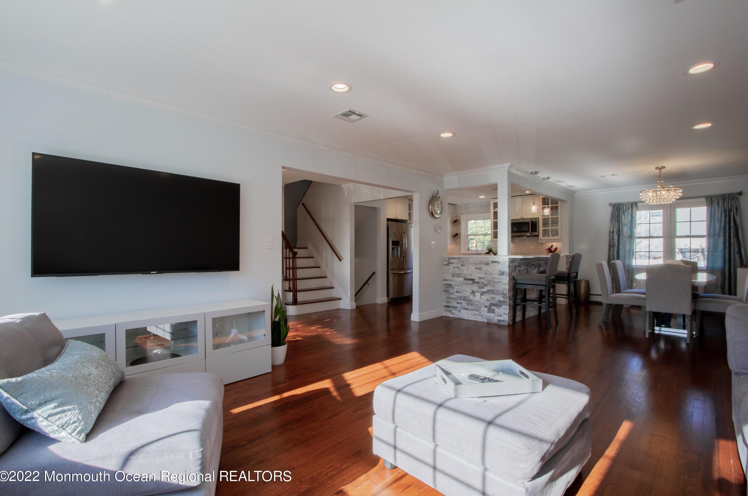 5 Roanoke Rd, Matawan NJ 07747-3517 exterior