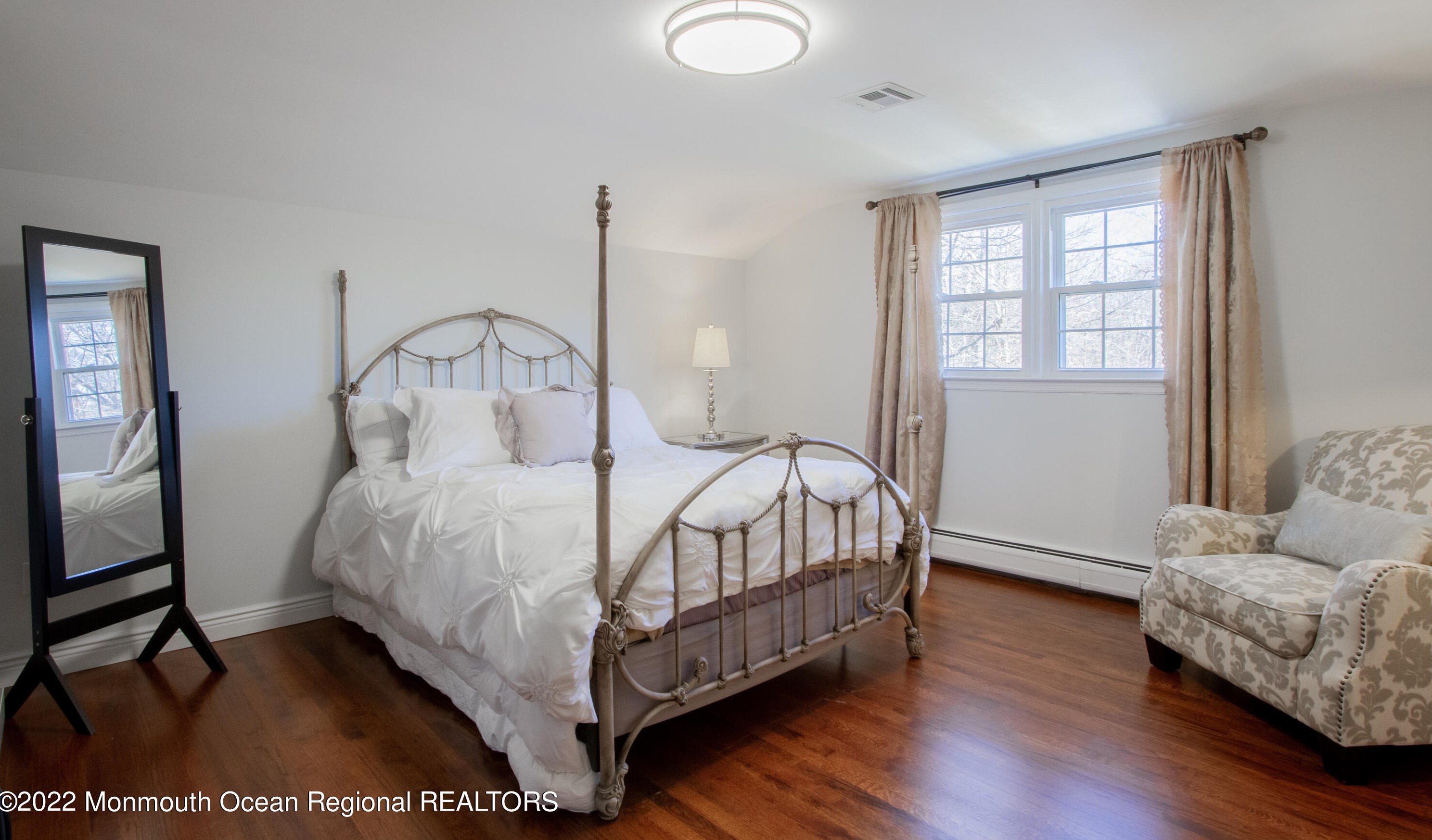 5 Roanoke Rd, Matawan NJ 07747-3517 exterior