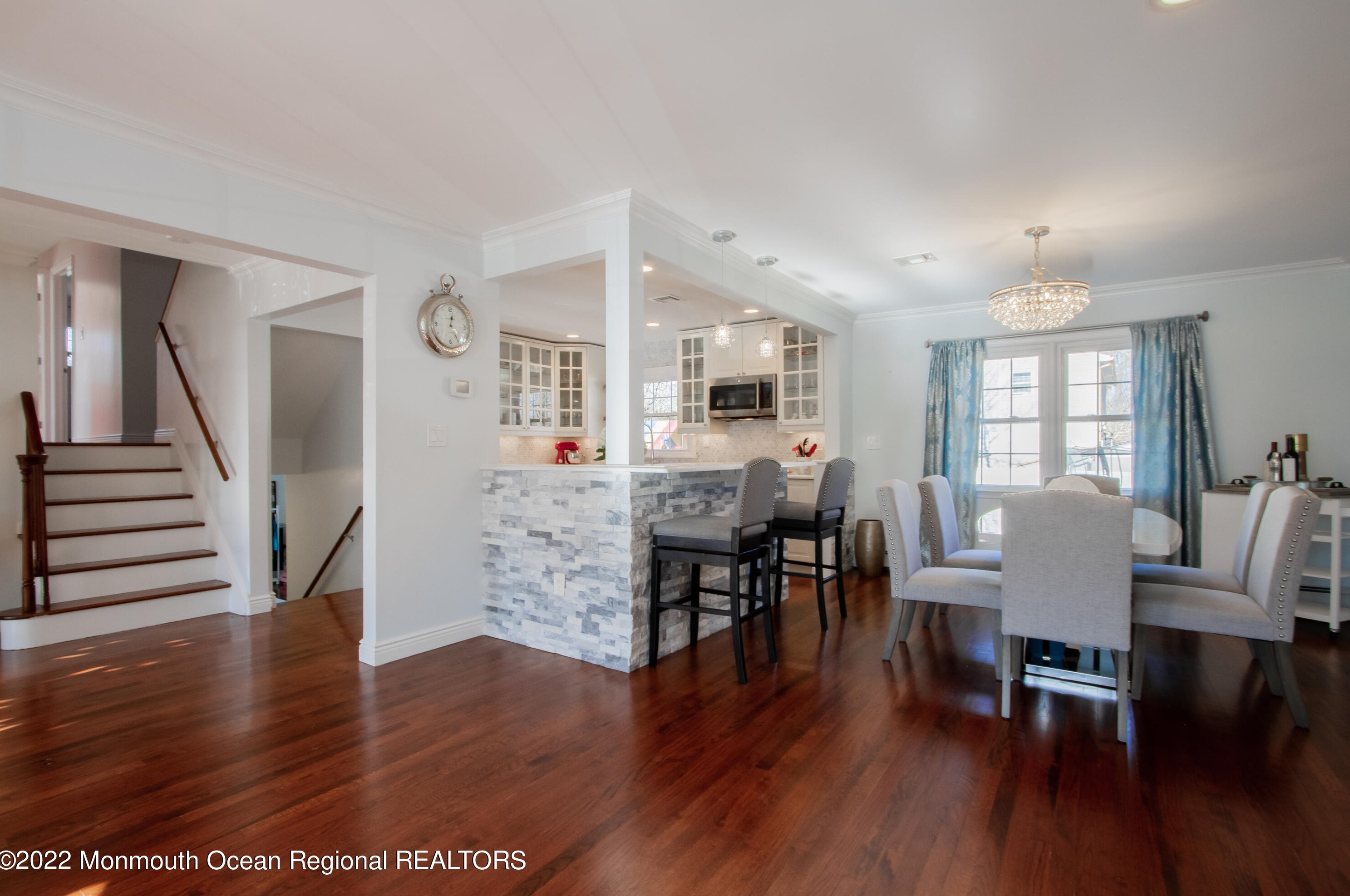 5 Roanoke Rd, Matawan NJ 07747-3517 exterior