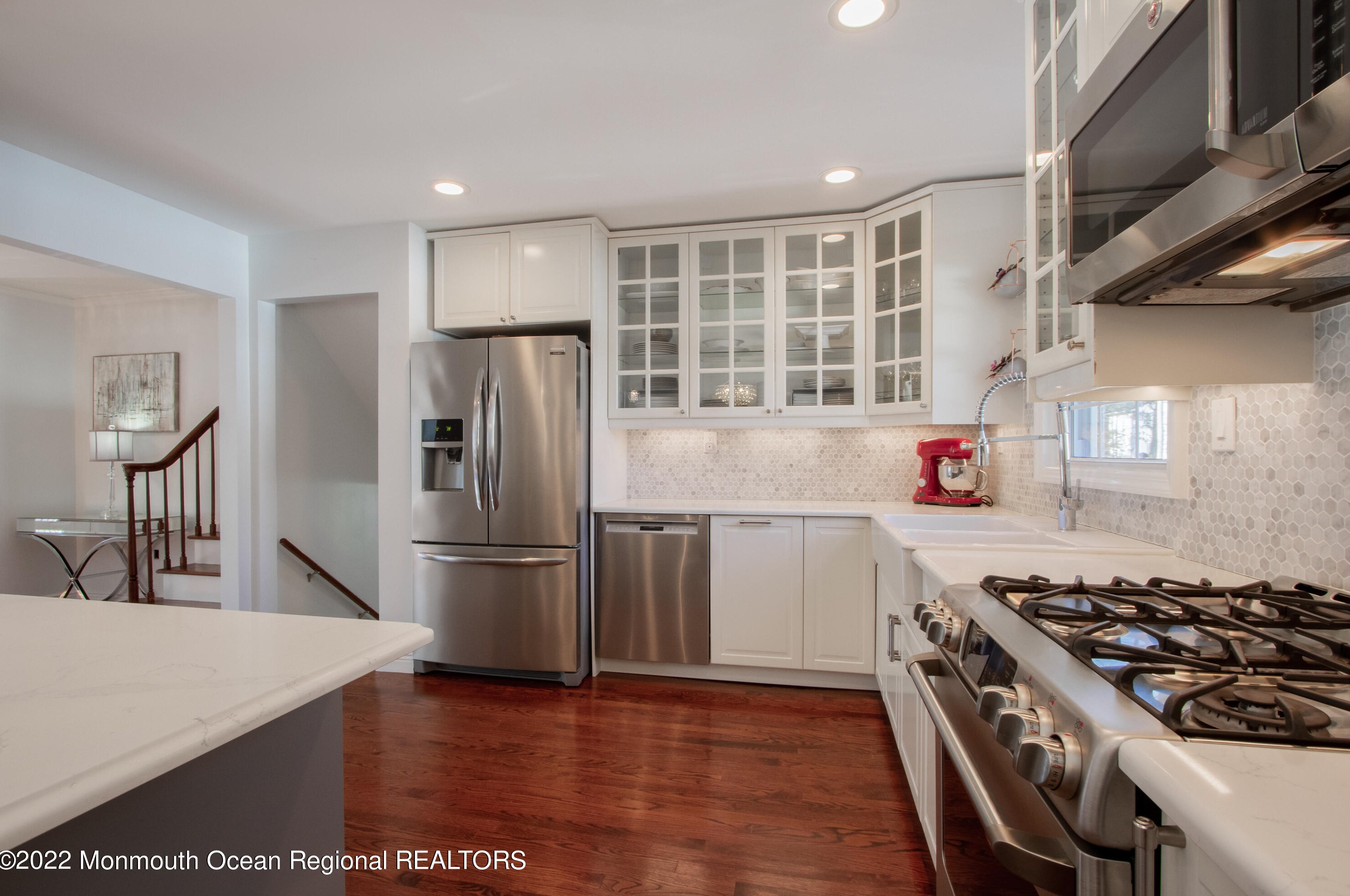 5 Roanoke Rd, Matawan NJ 07747-3517 exterior