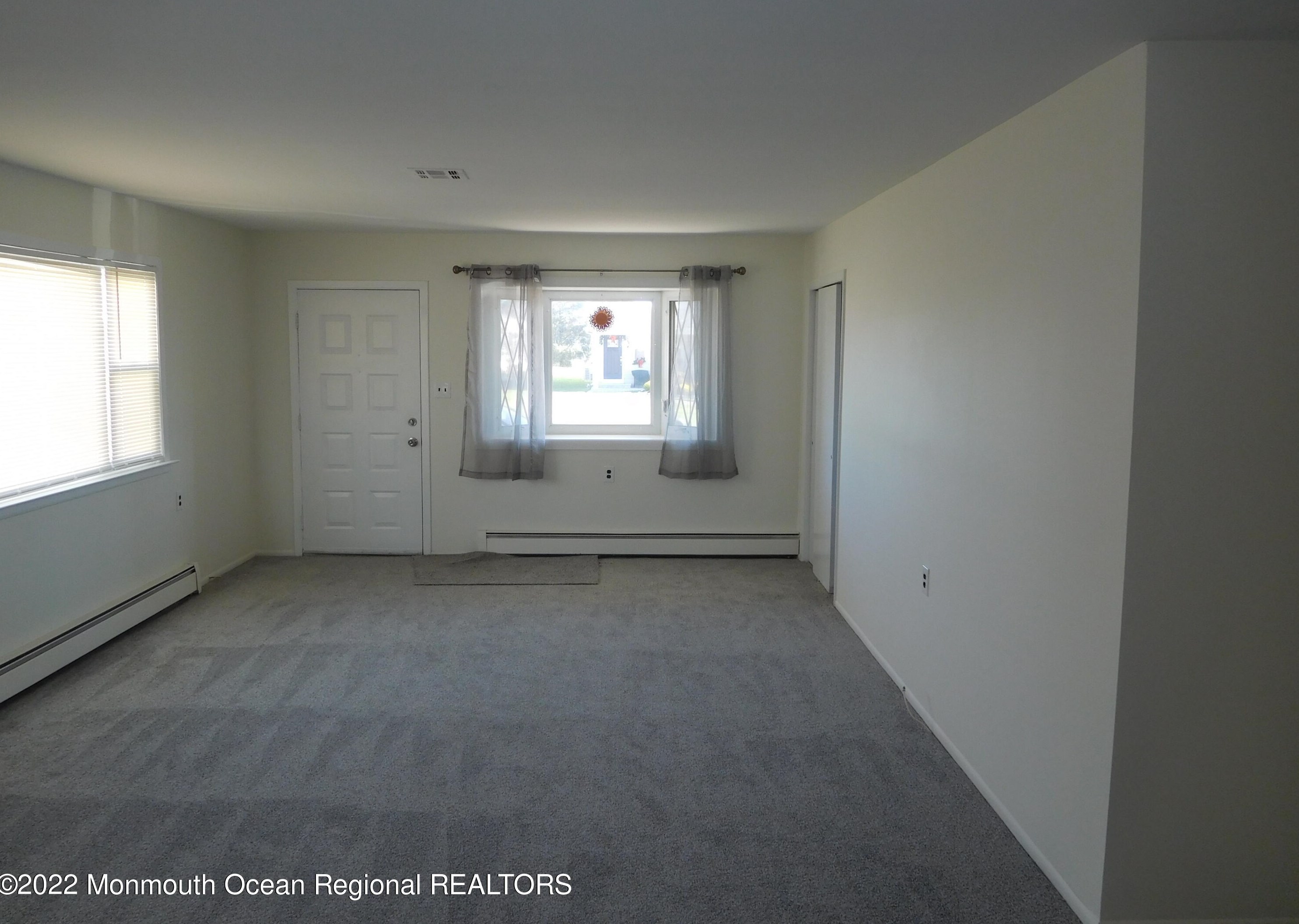 10 Canaries Ct, Toms River, NJ 08757