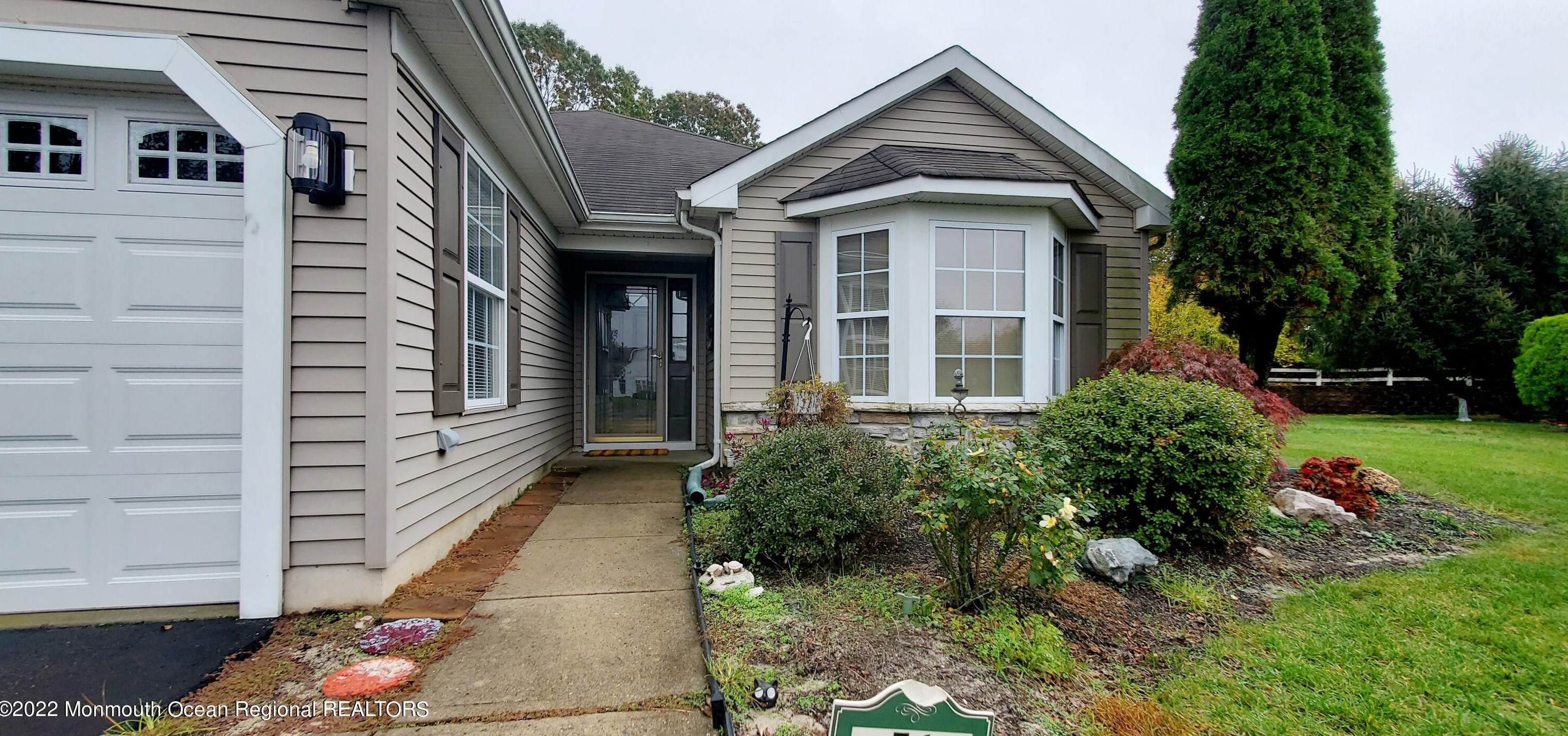 54 Ivy Hill Rd, Lakewood, NJ 08701