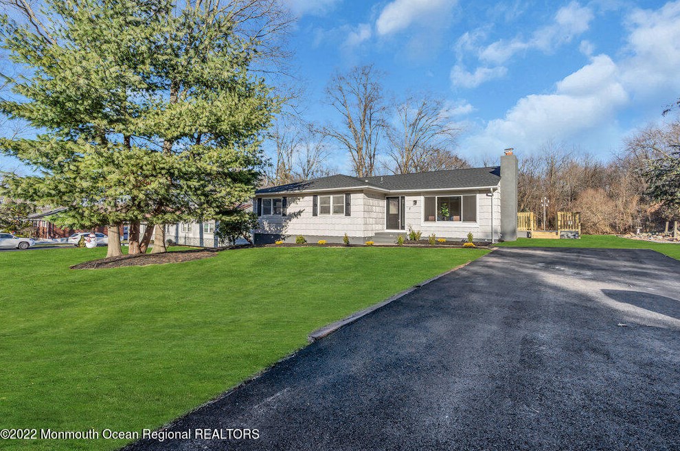 7 Ridge Rd, Morganville, NJ 07751