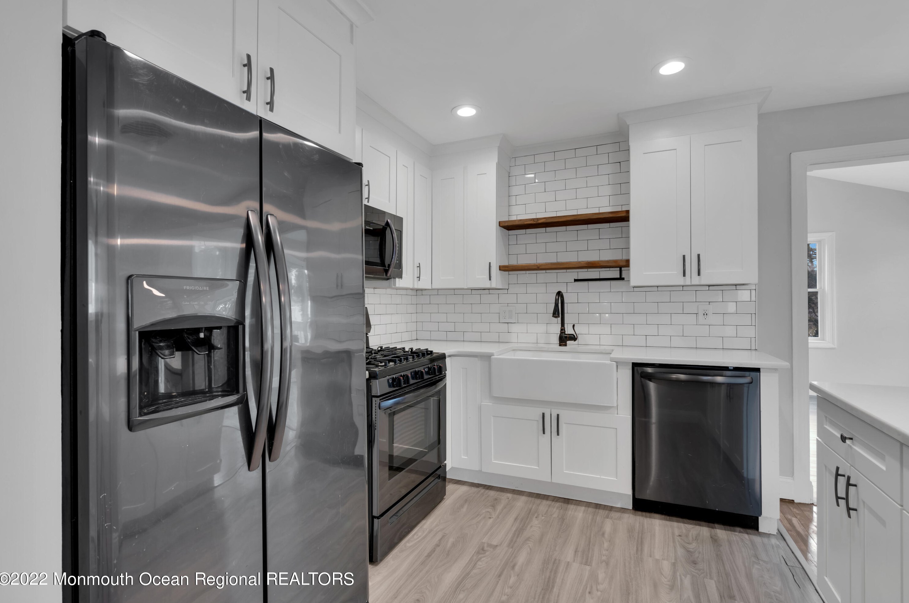 925 Stafford Dr, Toms River, NJ 08753