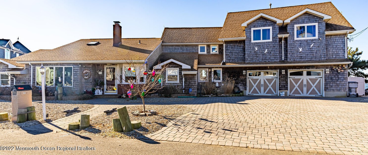 23 Harborside Dr E, Pelican Island, NJ 08751