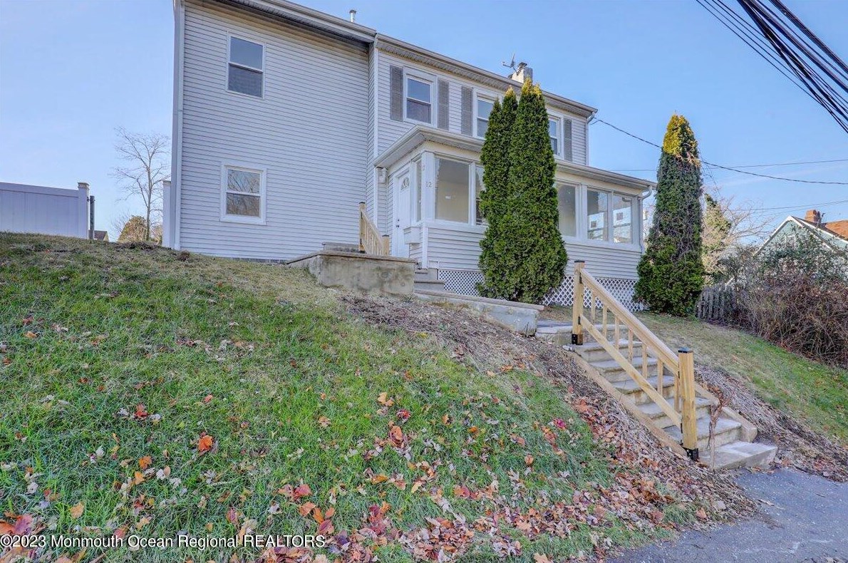12 Ravine Dr, Matawan, NJ 07747