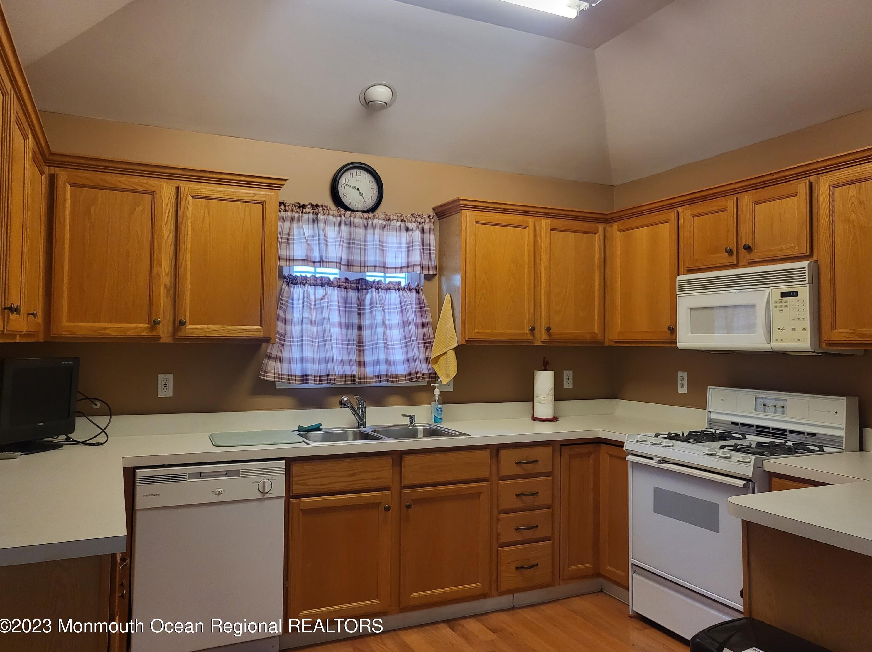 114 Westport Dr, Toms River, NJ 08757-6358