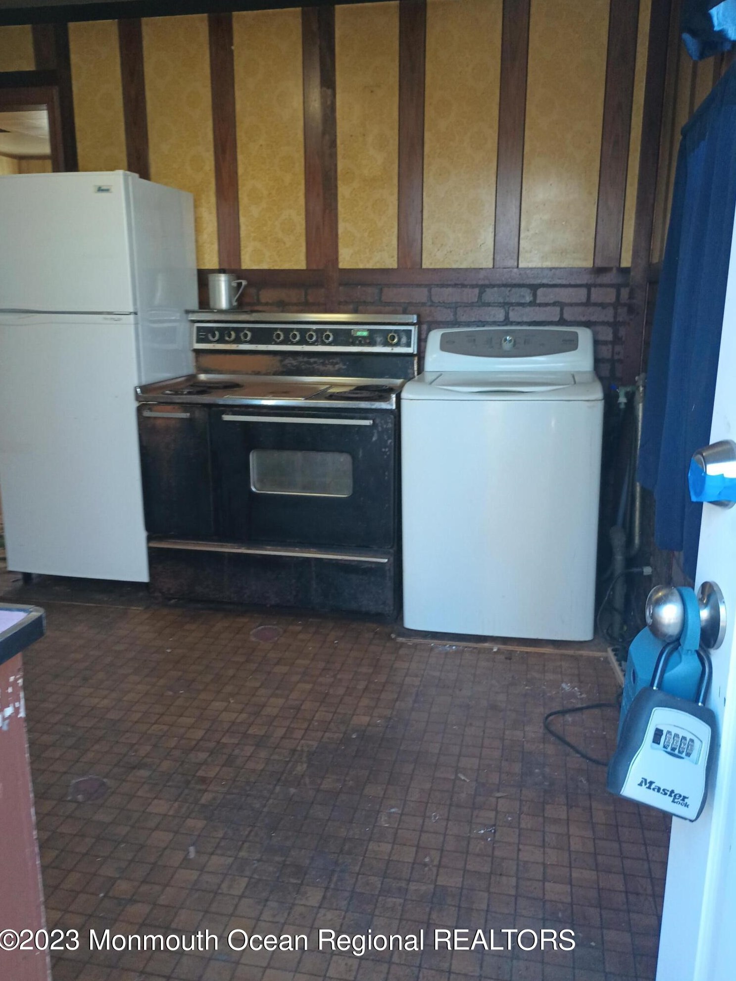 57 William St, Tinton Falls, NJ 07724