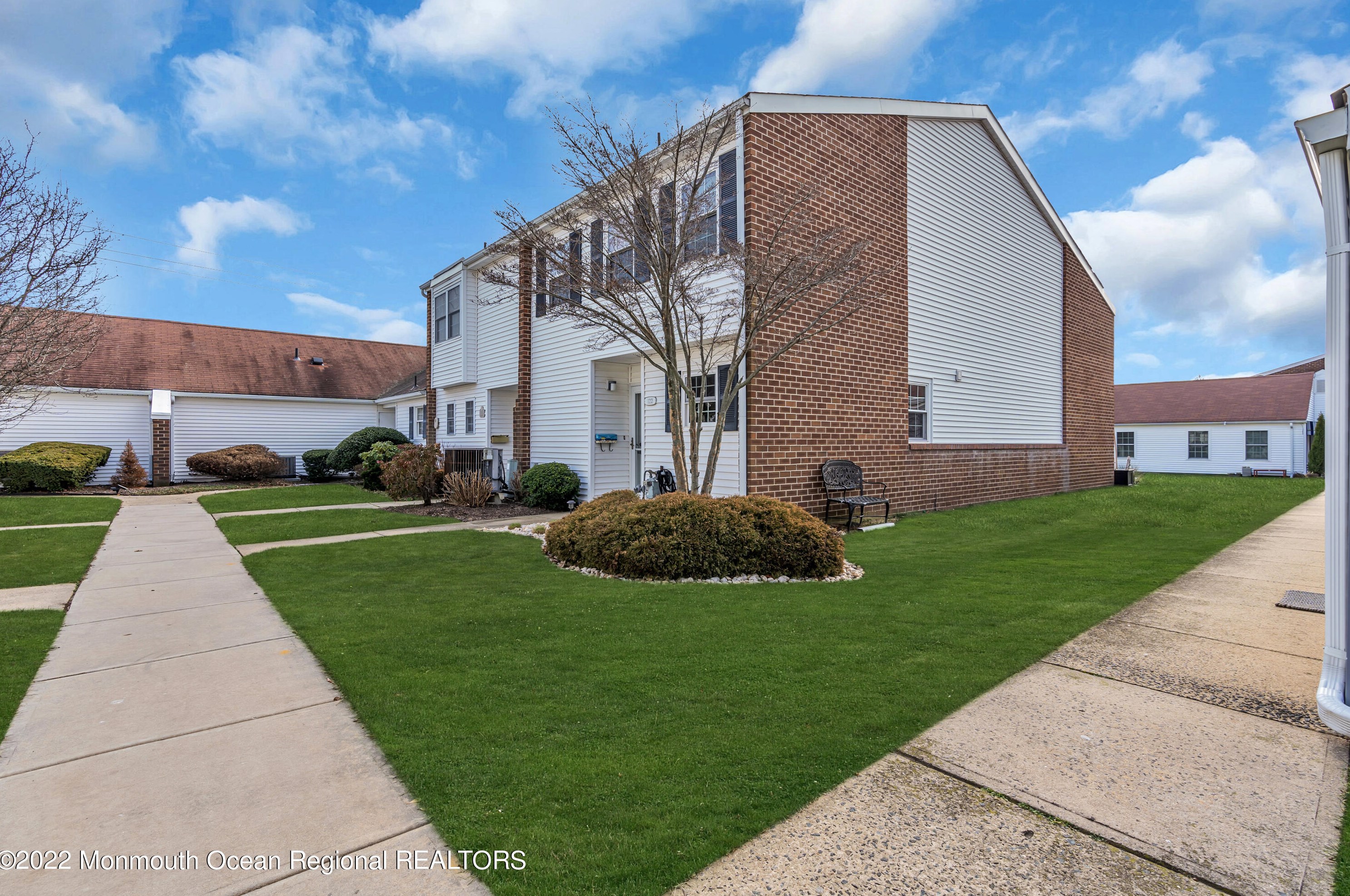 126 Walnut Dr, Wall Township, NJ 07762-2170