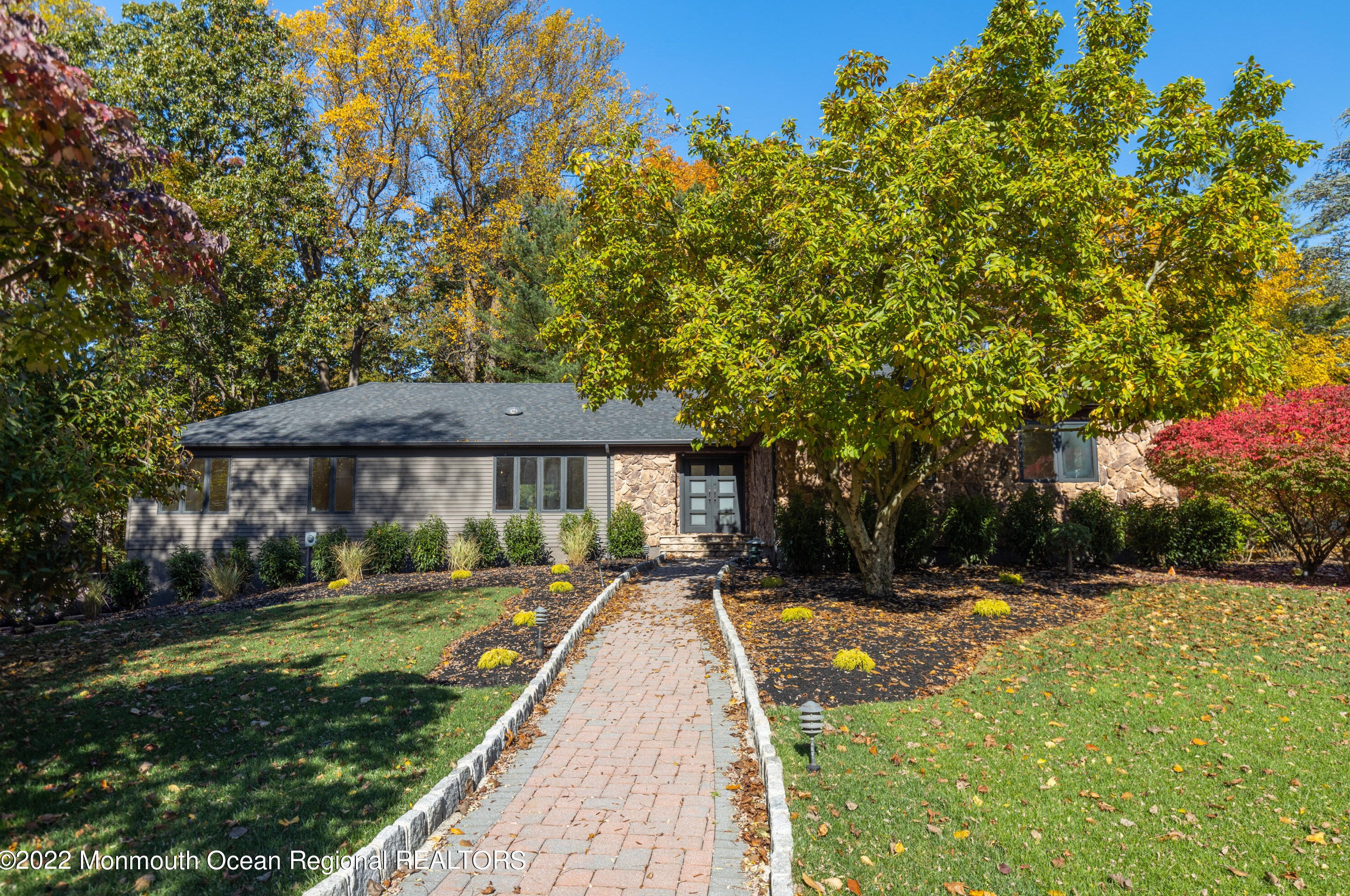 24 Cormorant Dr, Middletown, NJ 07748