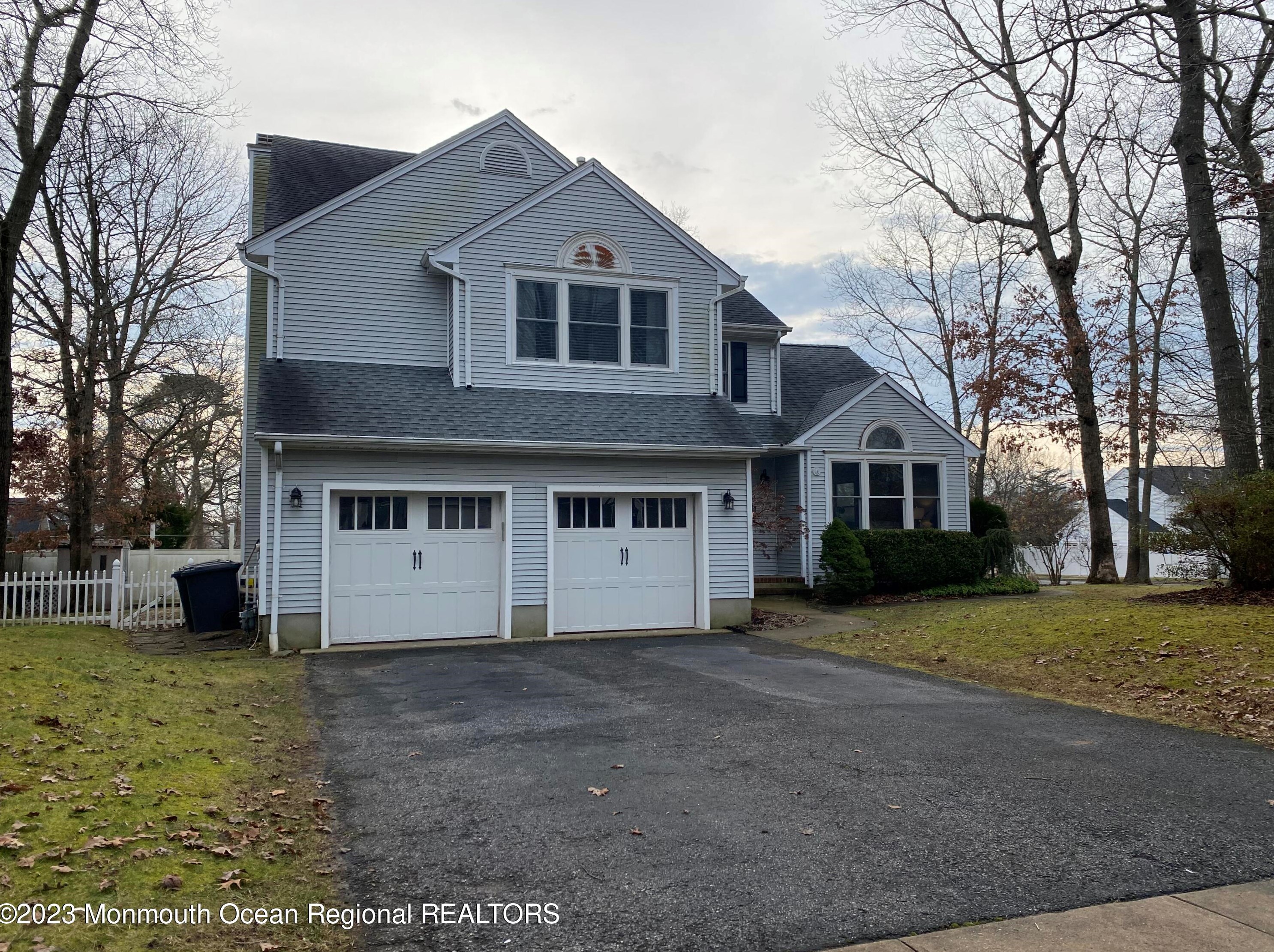 1054 Whispering Oak Ln, Cedar Bonnet Island, NJ 08050