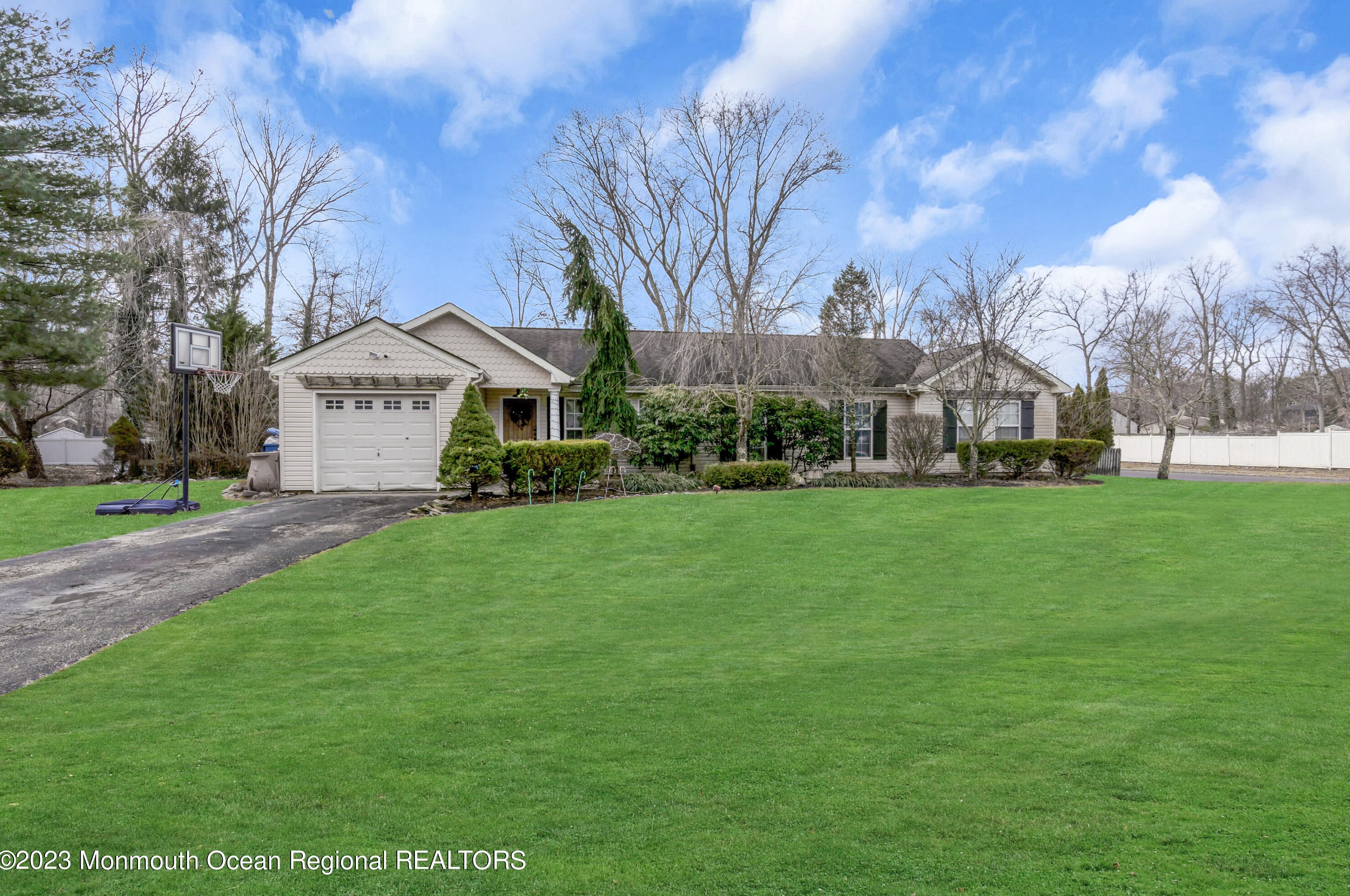 15 Chelsea Rd, Jackson Twp, NJ 08527