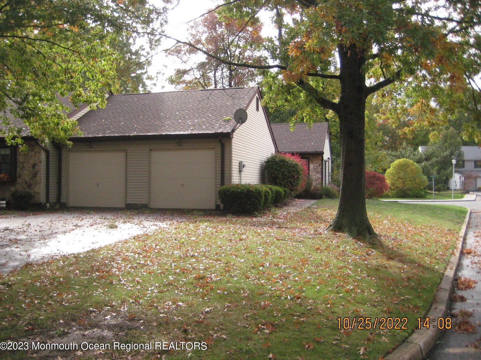 105 Surrey Ct, Oceanport, NJ 07757