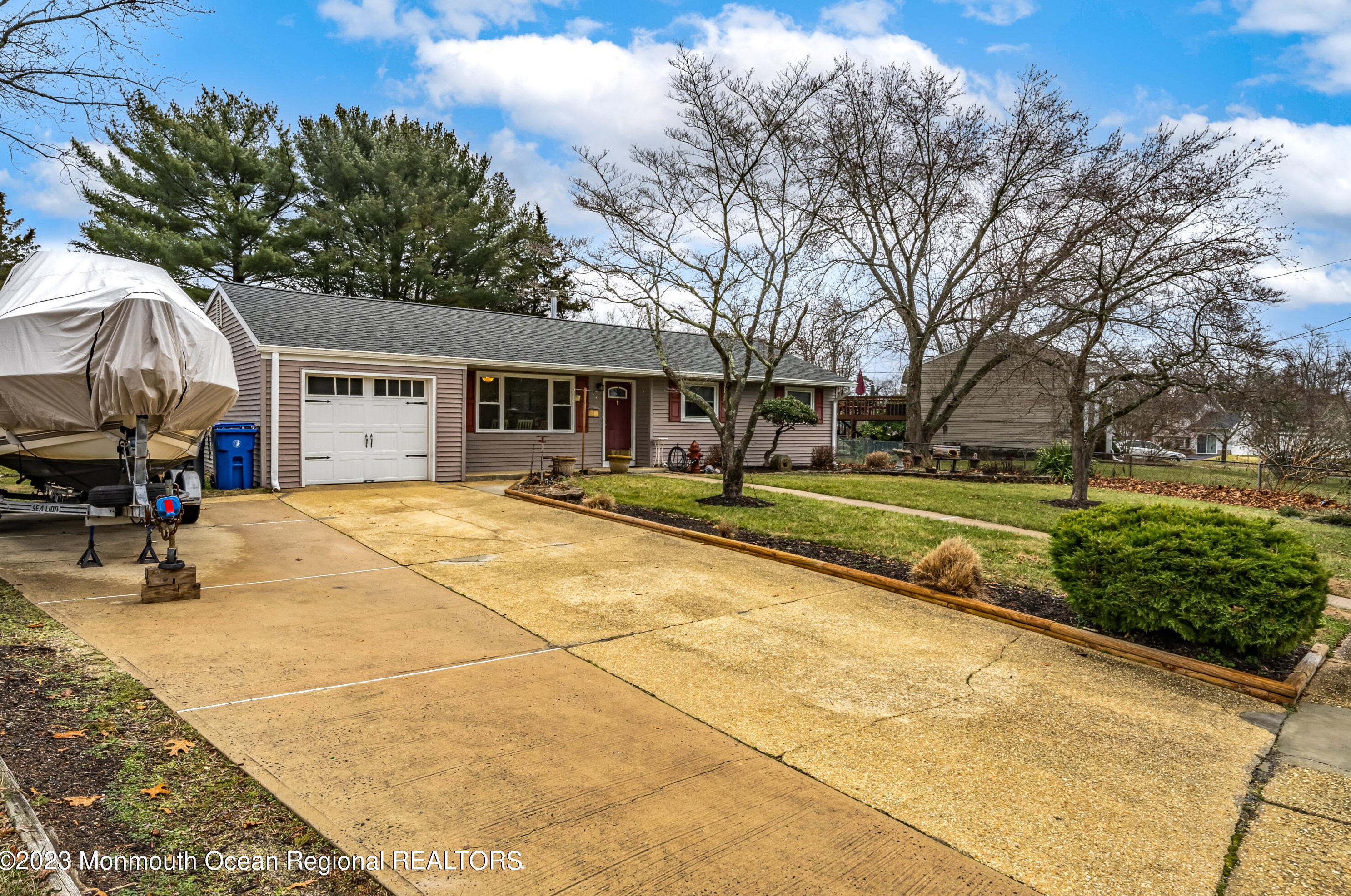 10 Wendy Ln, Toms River, NJ 08753-4530