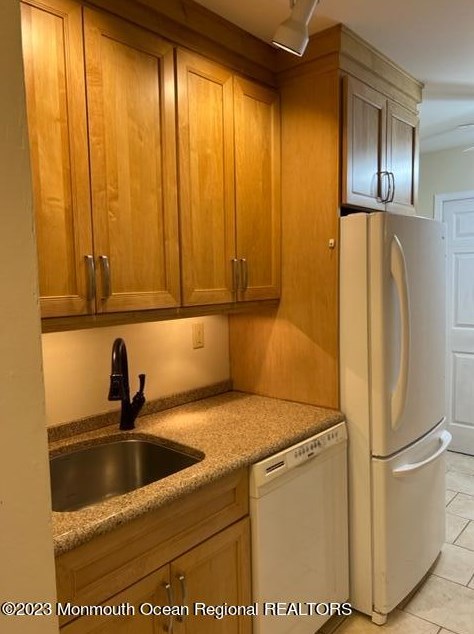 125 Amberly Dr #c, Millstone Township, NJ