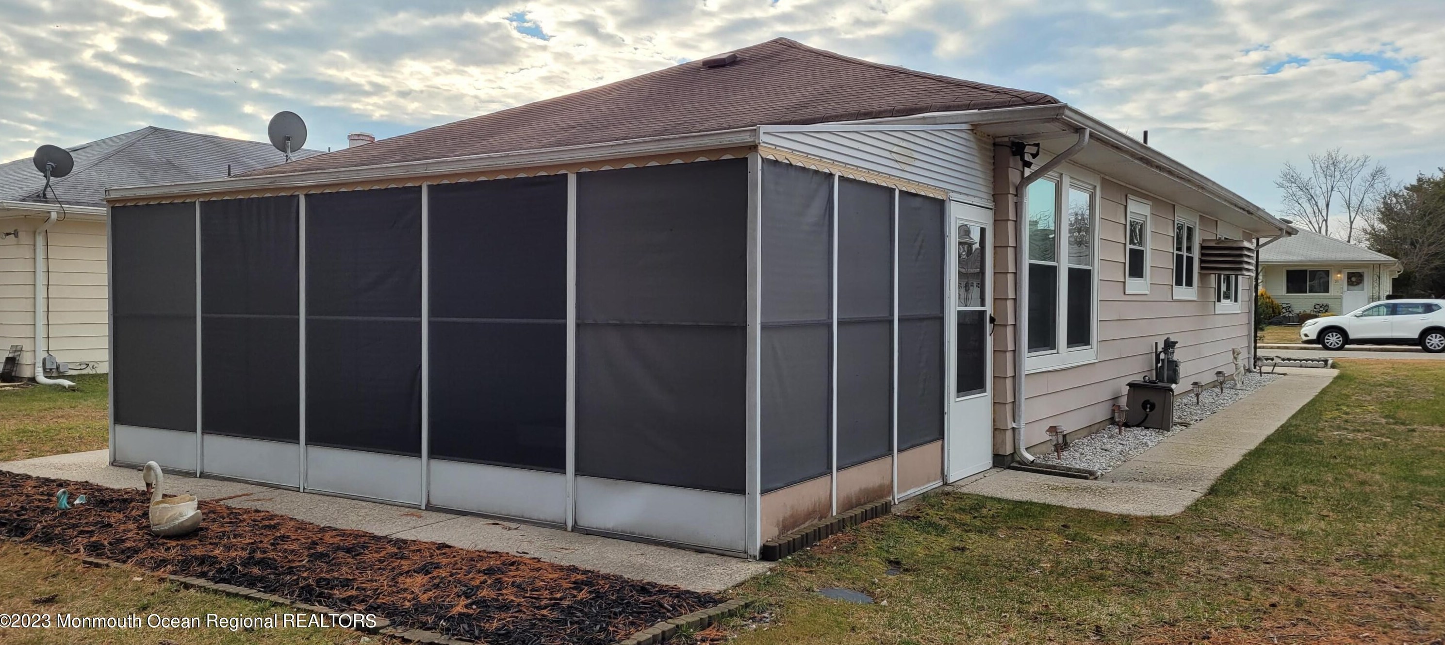 26 Guadeloupe Dr, Toms River, NJ 08757