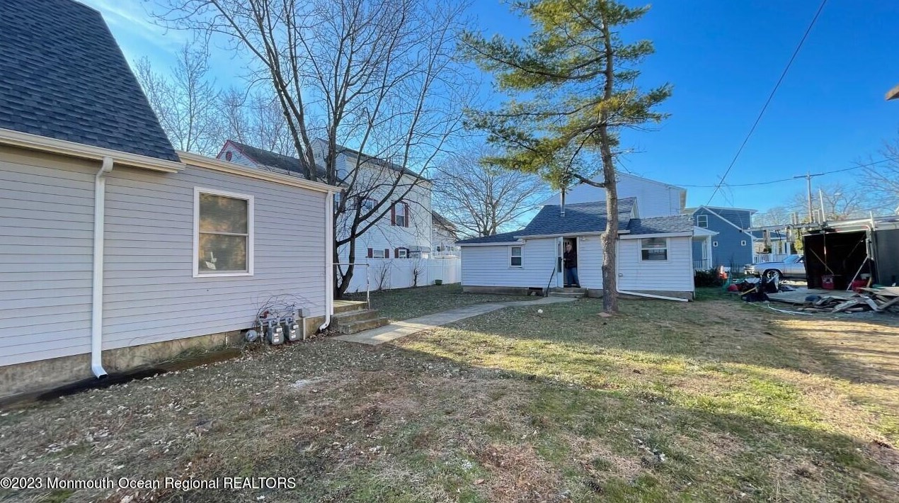 11 Bray Ave, Middletown, NJ 07748