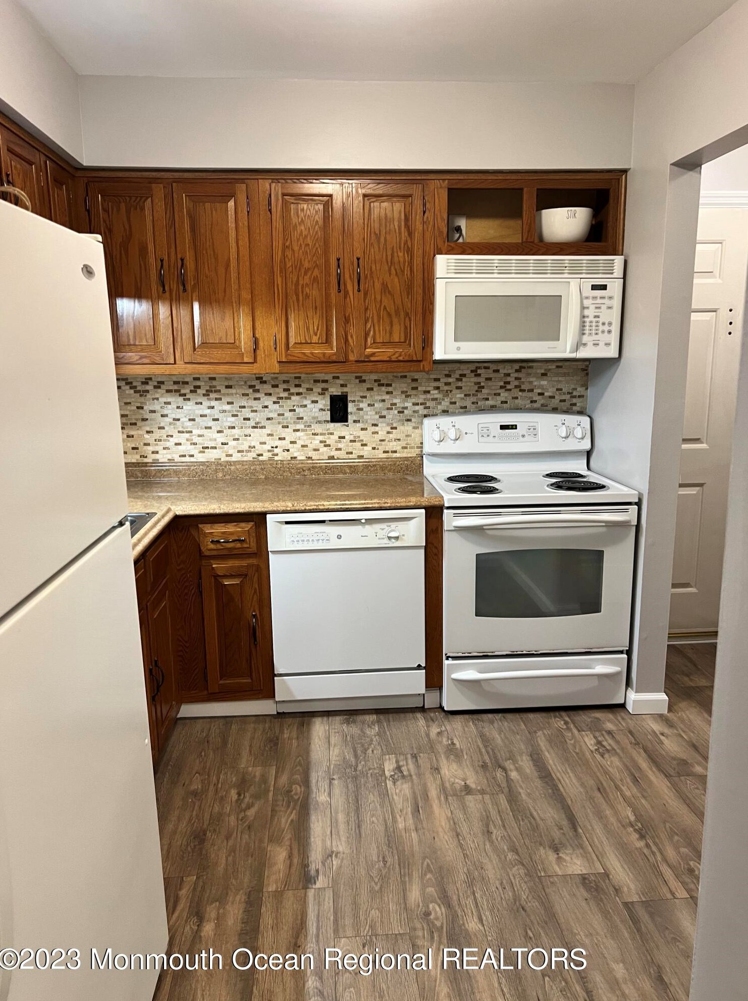 604 Wellington Pl, Matawan NJ  07747-1923 exterior