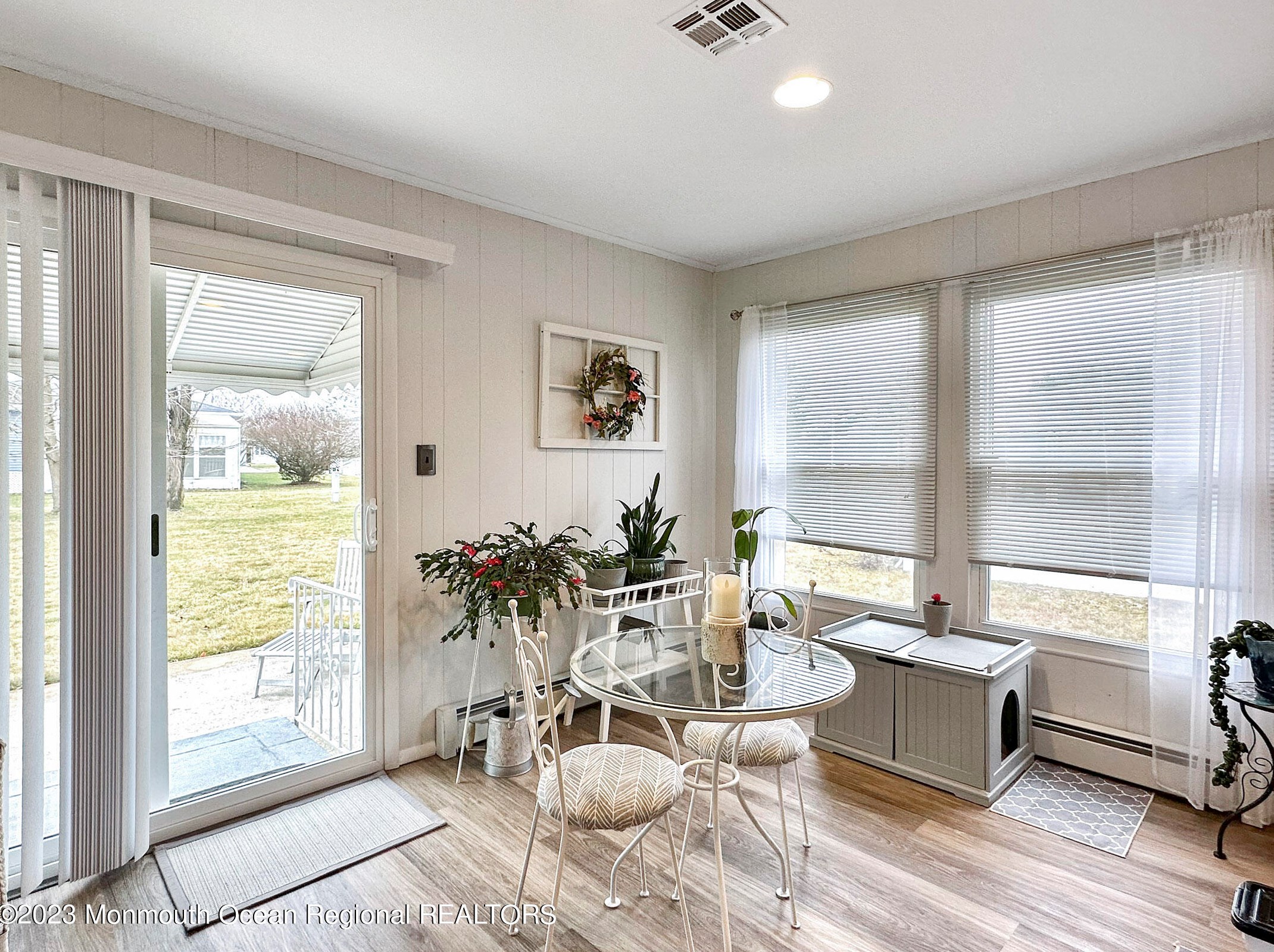 6 Aztec Ct, Toms River NJ  08757-3814 exterior