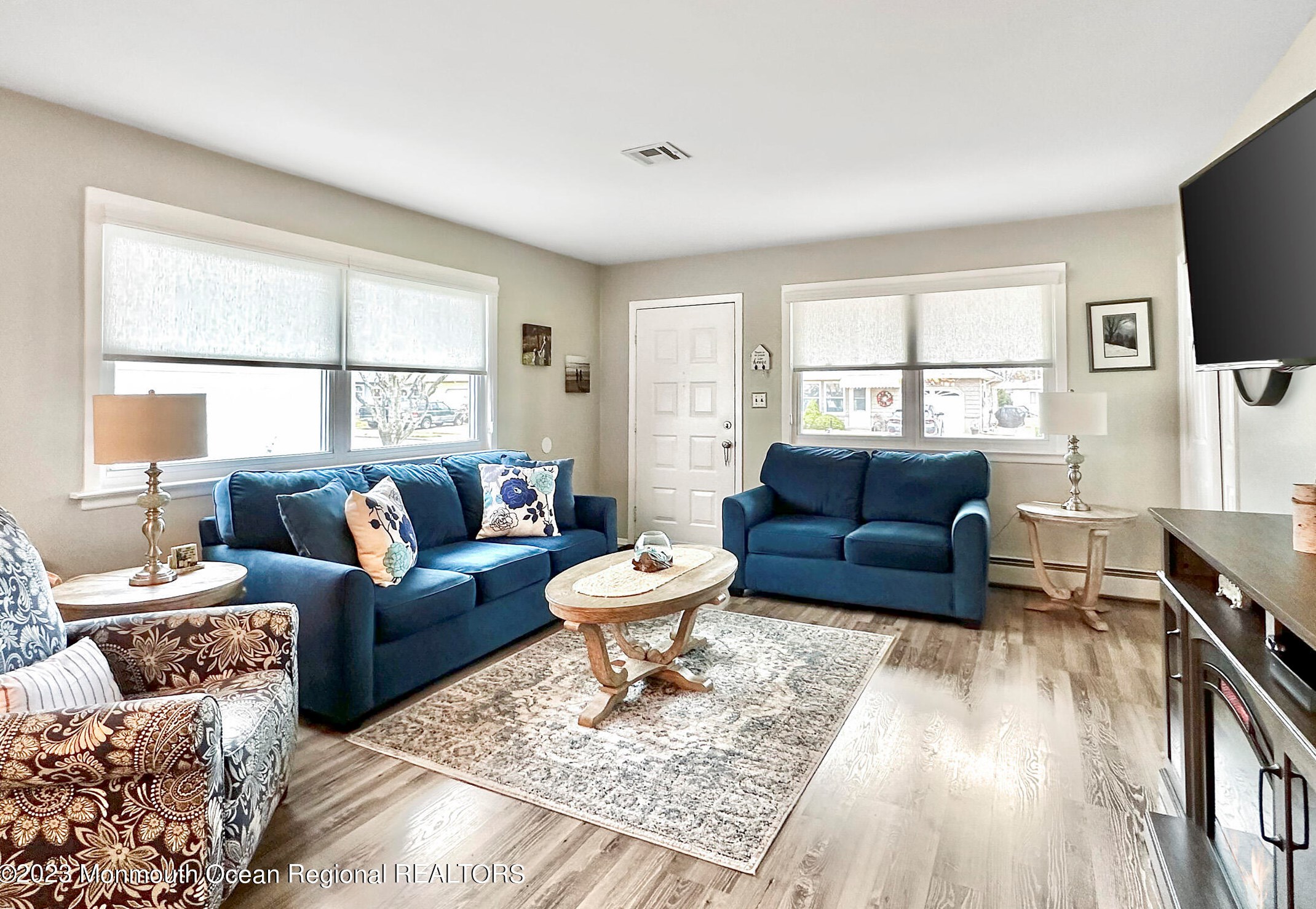 6 Aztec Ct, Toms River NJ  08757-3814 exterior