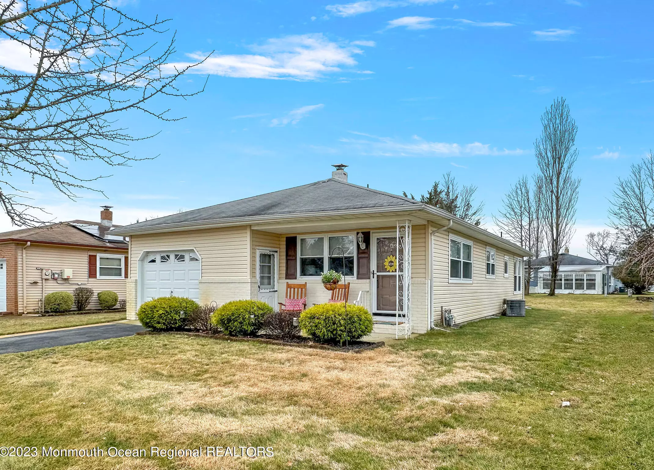 6 Aztec Ct, Toms River NJ  08757-3814 exterior