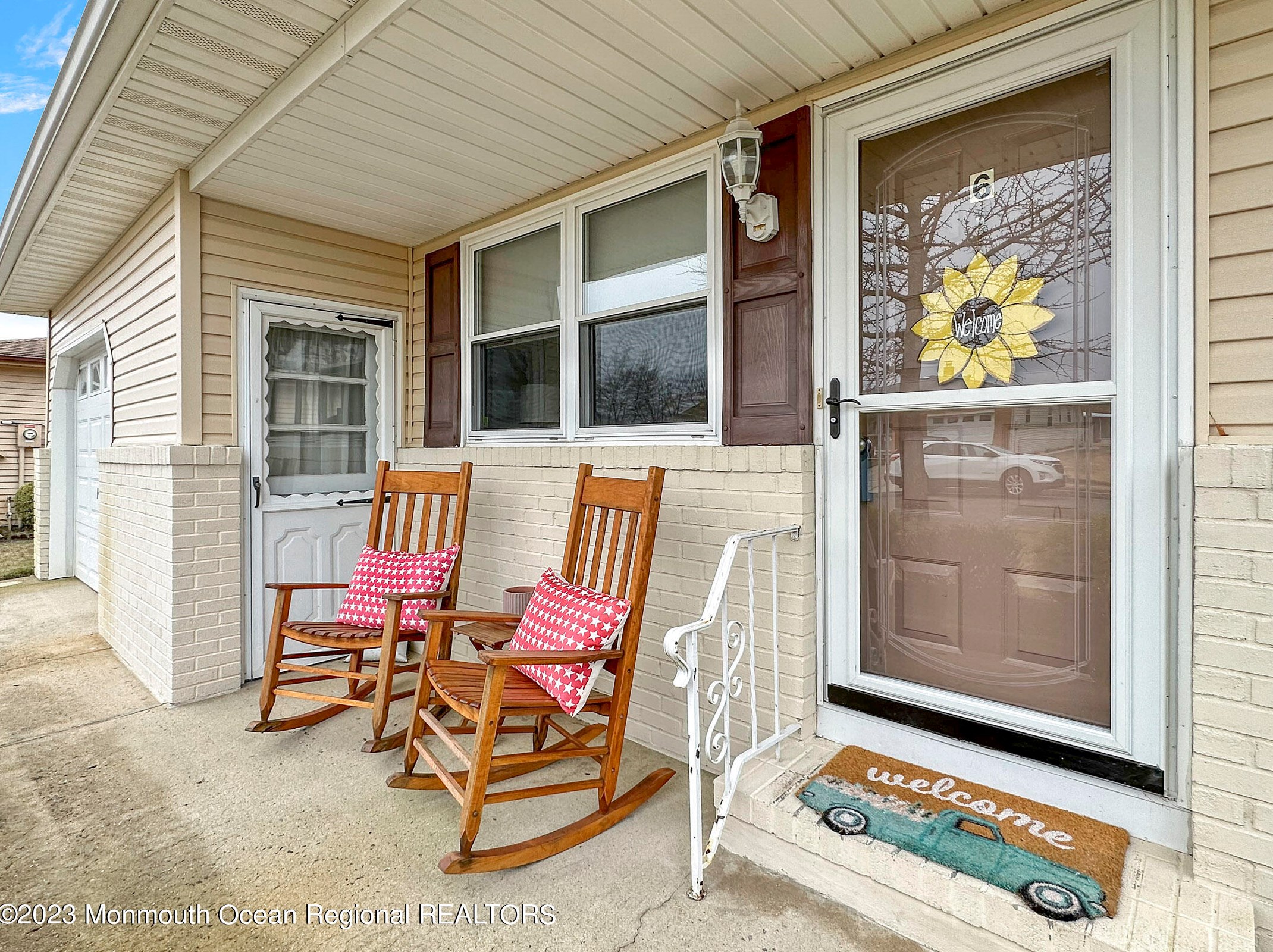 6 Aztec Ct, Toms River NJ  08757-3814 exterior