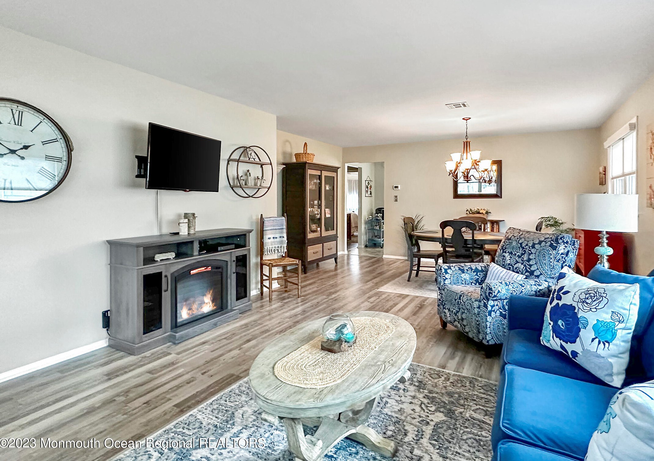 6 Aztec Ct, Toms River NJ  08757-3814 exterior
