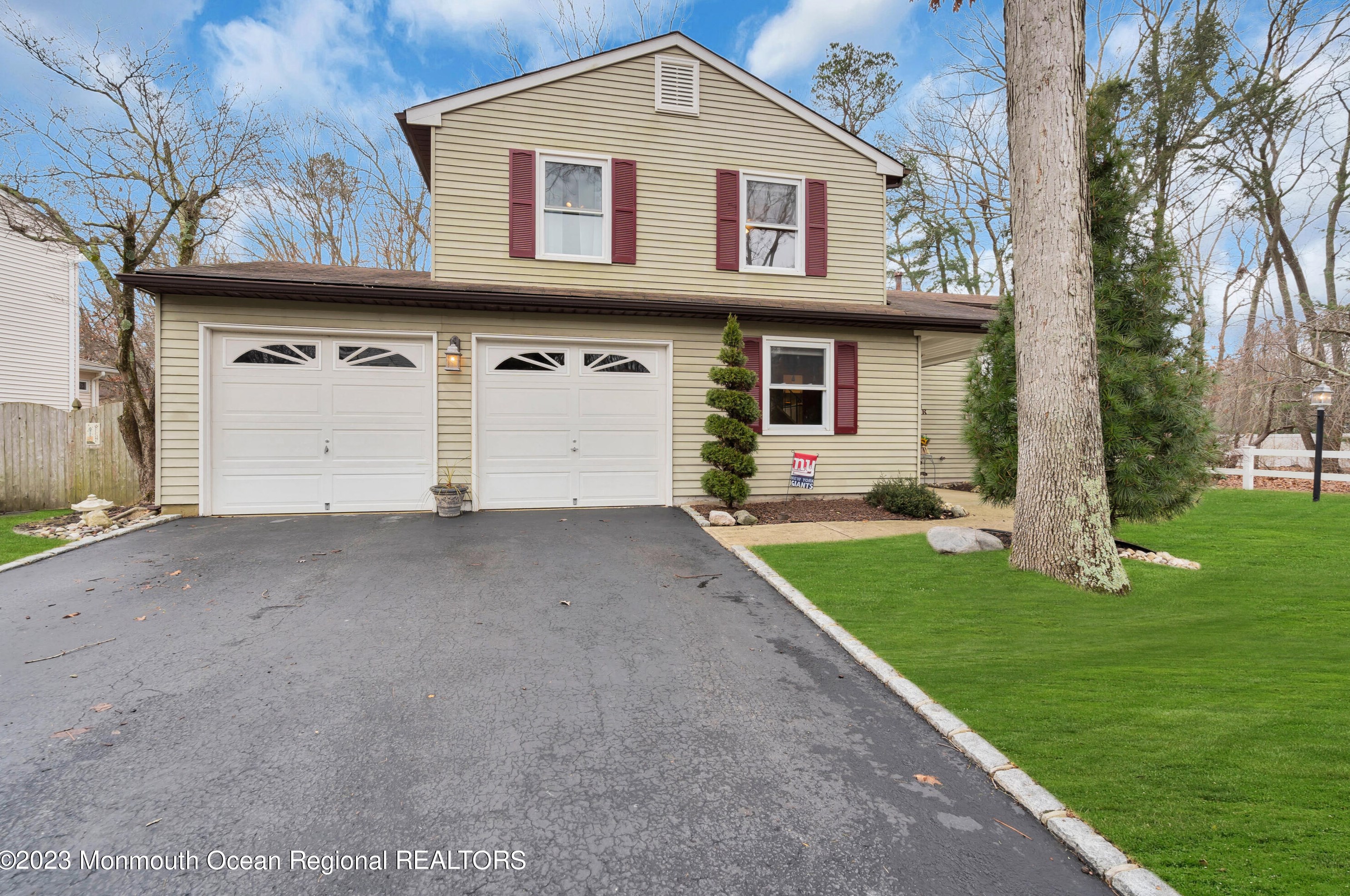 4 James Hollow Ct, Wall Township, NJ 07731-1613