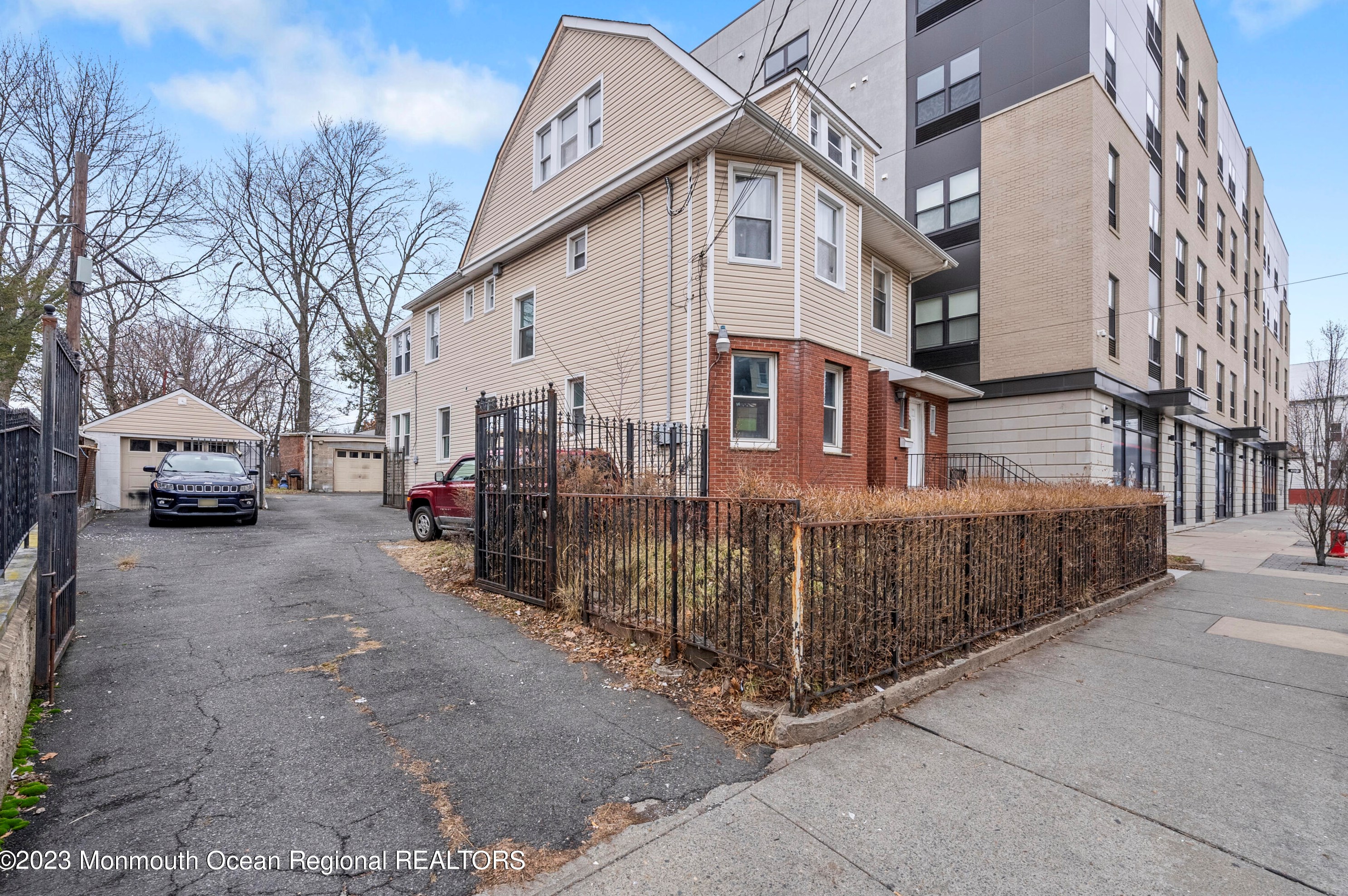 427 Bergen Ave, Jersey City NJ  07304-2311 exterior