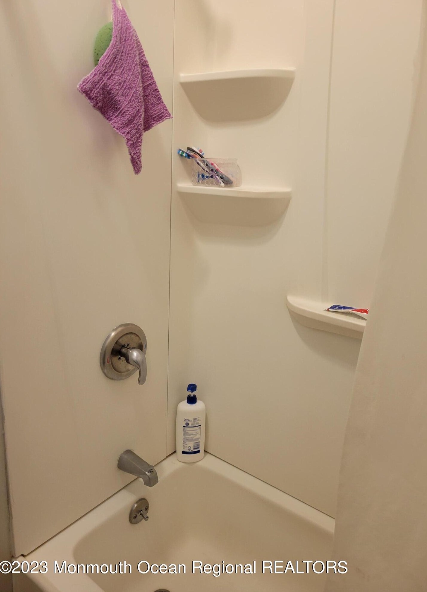 71 Lincoln Ct, Ideal Beach NJ  07734-1435 exterior