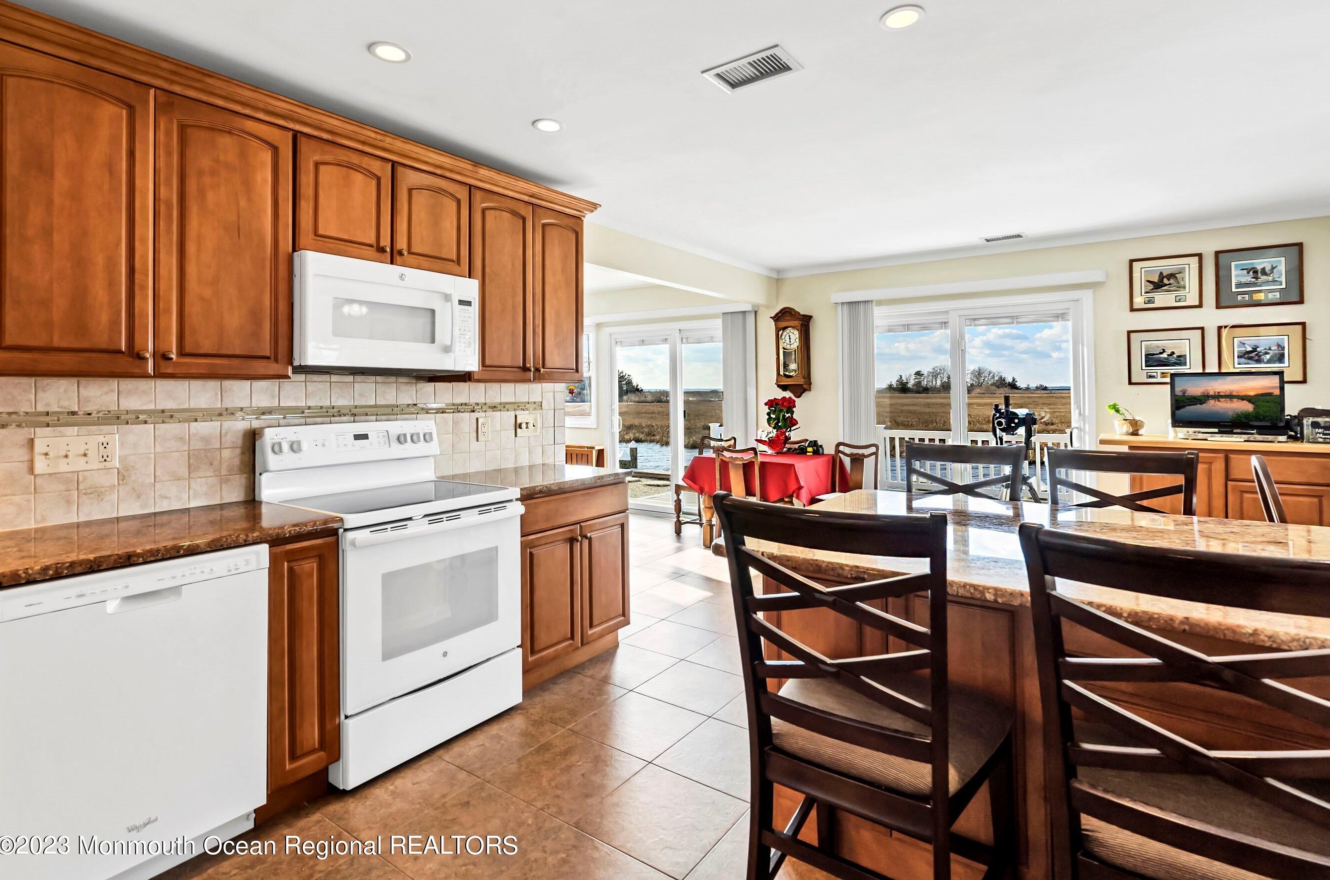 40 Portland Dr, Tuckerton NJ  08087-1213 exterior