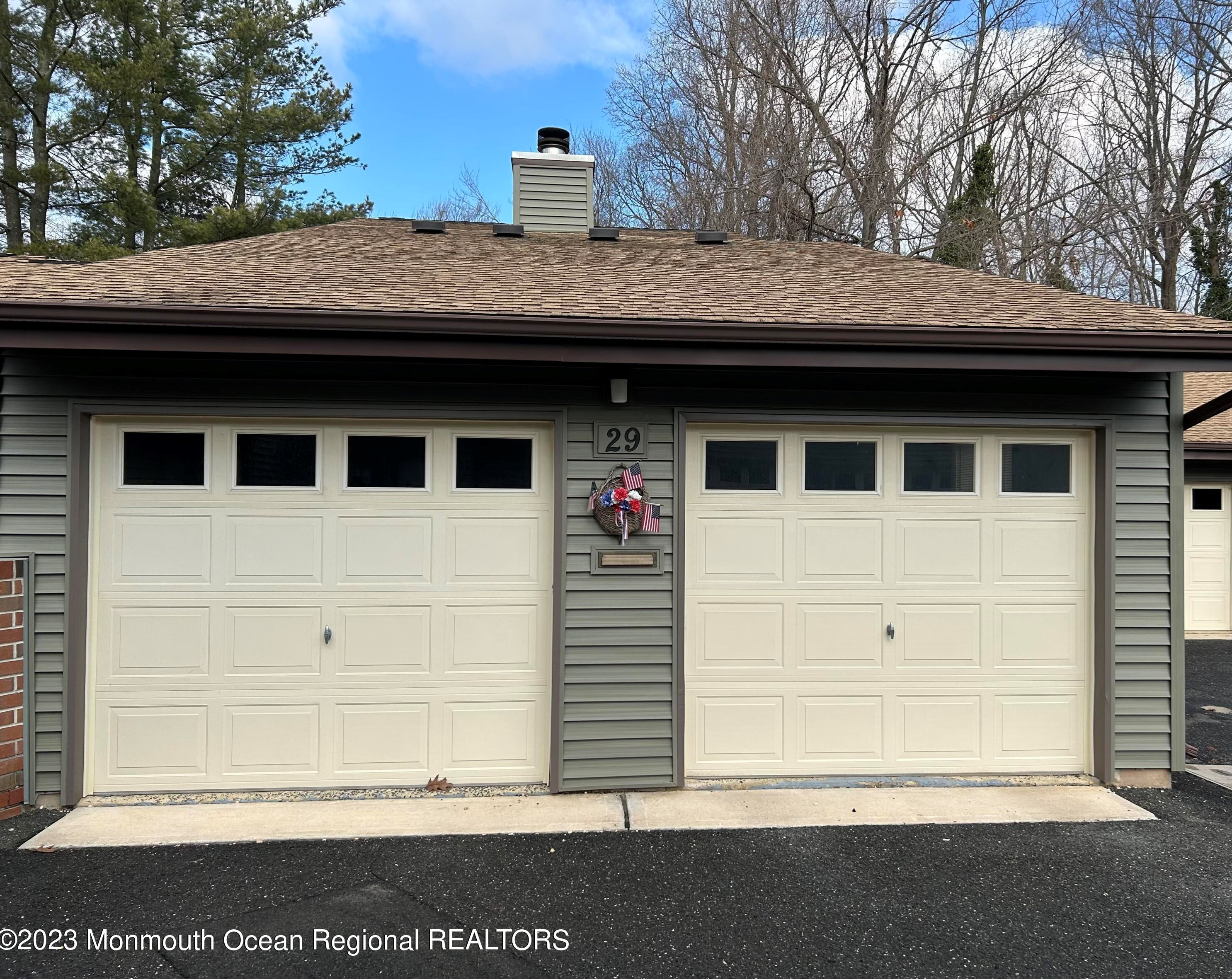 29 Hampton Ct, Tinton Falls, NJ 07701